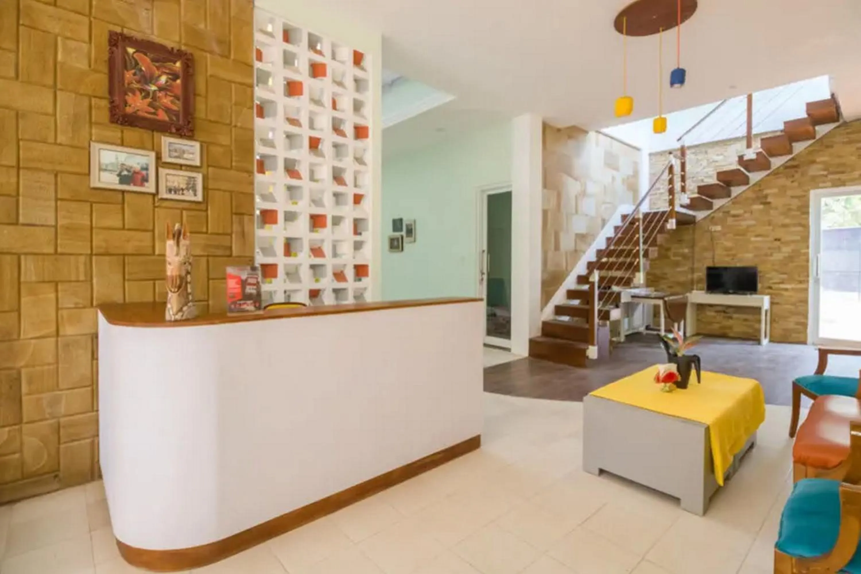 Lobby or reception in RedDoorz near UMY Yogyakarta 3