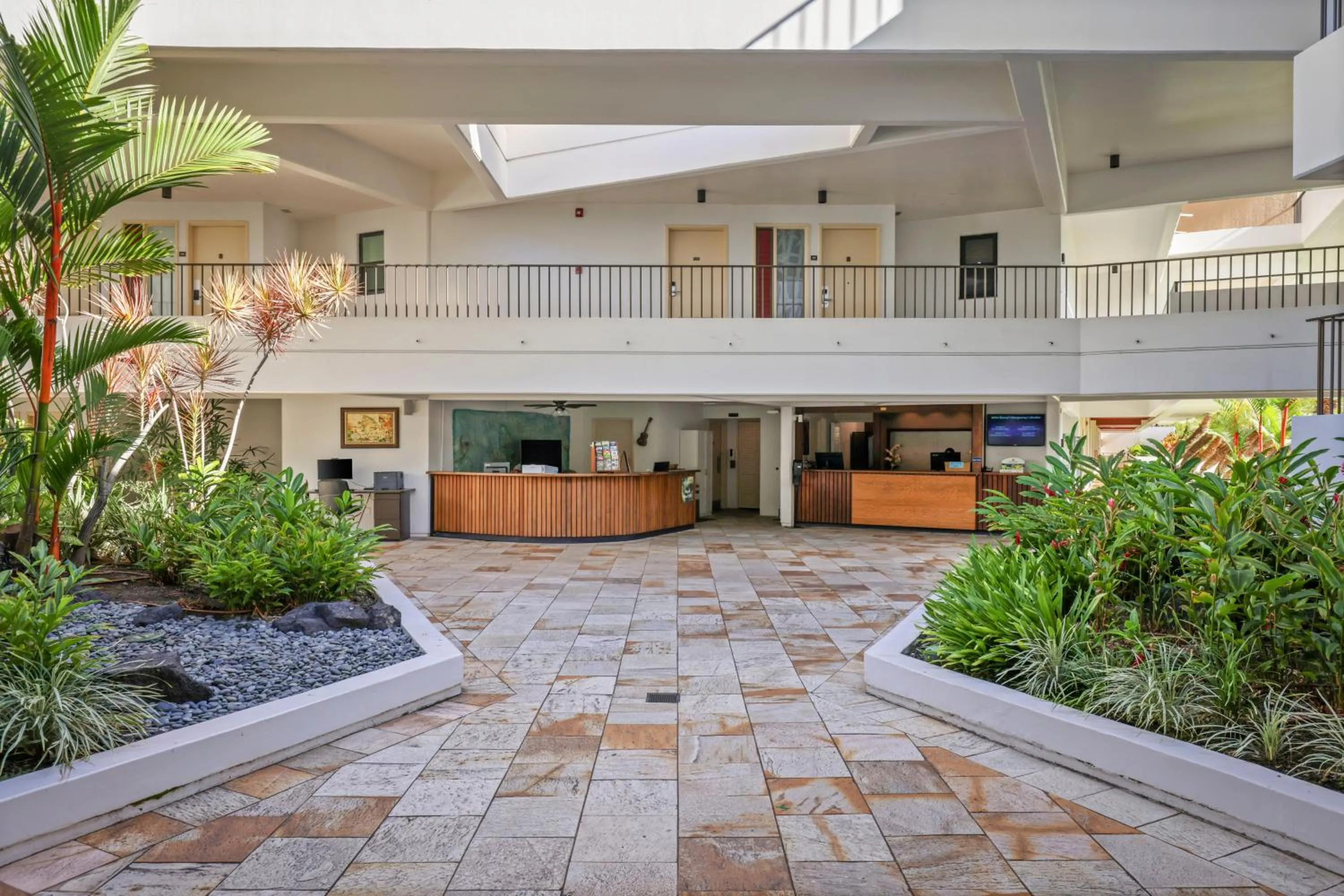 Lobby or reception in Royal Sea Cliff Kona by OUTRIGGER