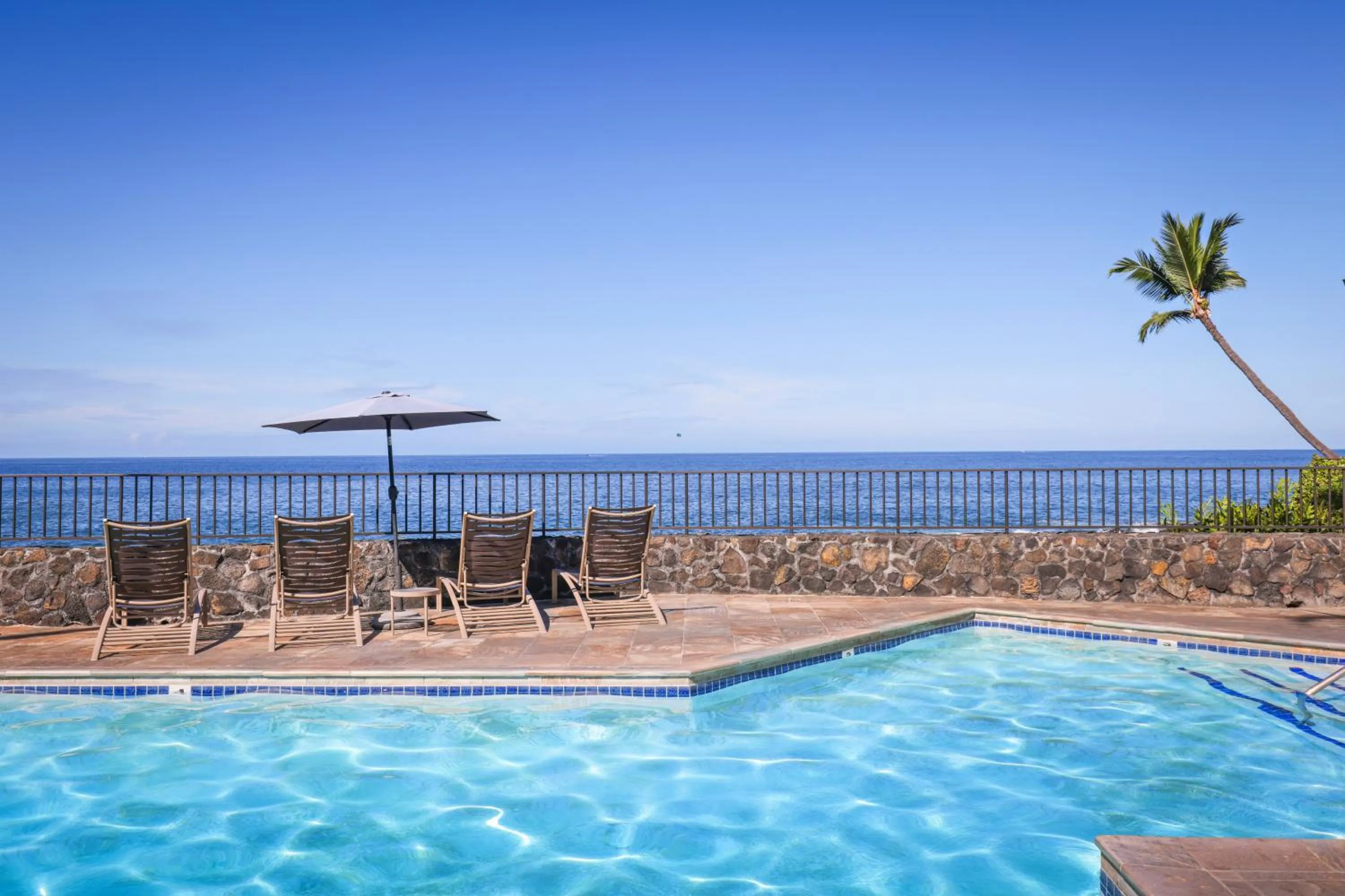 Pool view in Royal Sea Cliff Kona by OUTRIGGER