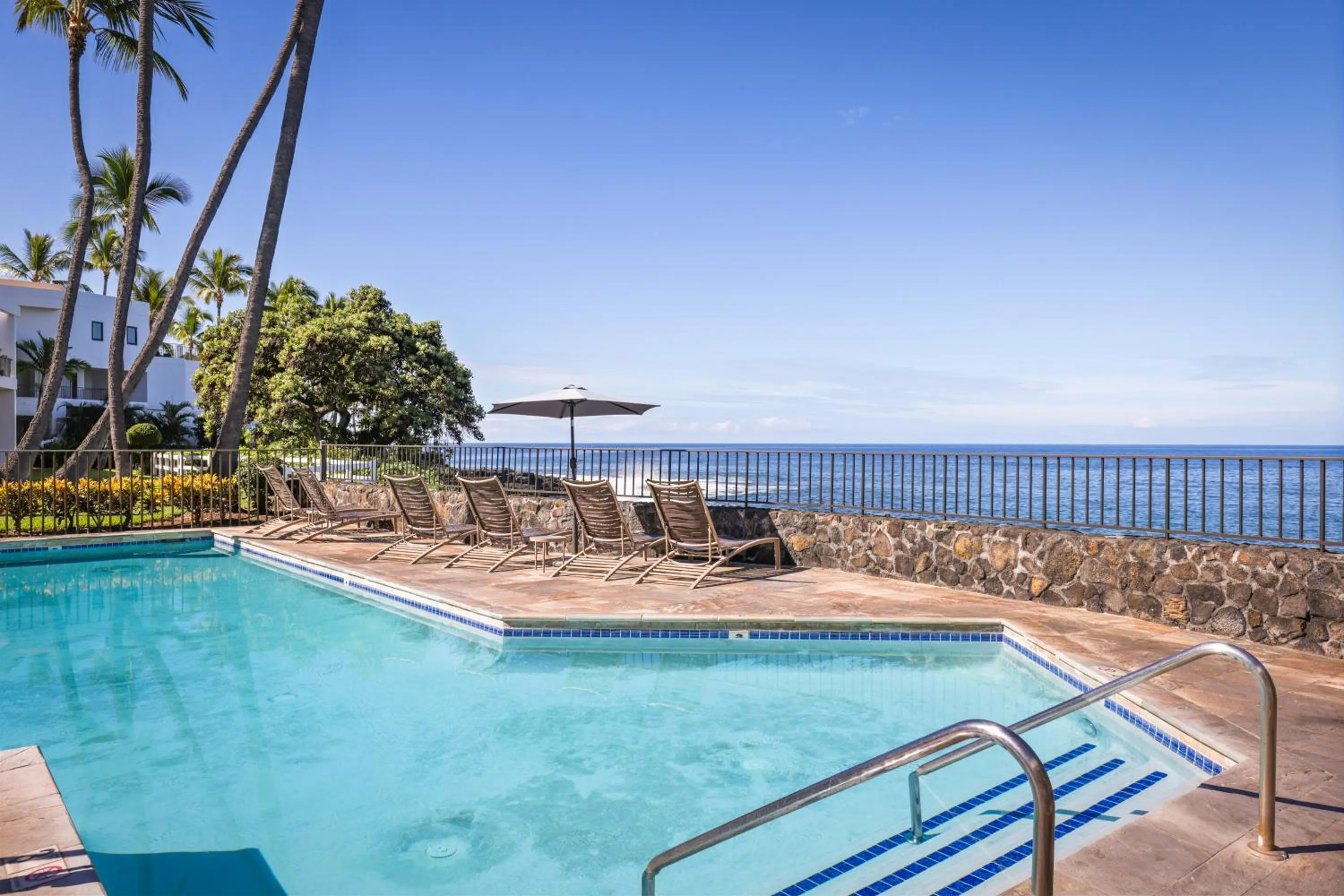 Pool view in Royal Sea Cliff Kona by OUTRIGGER