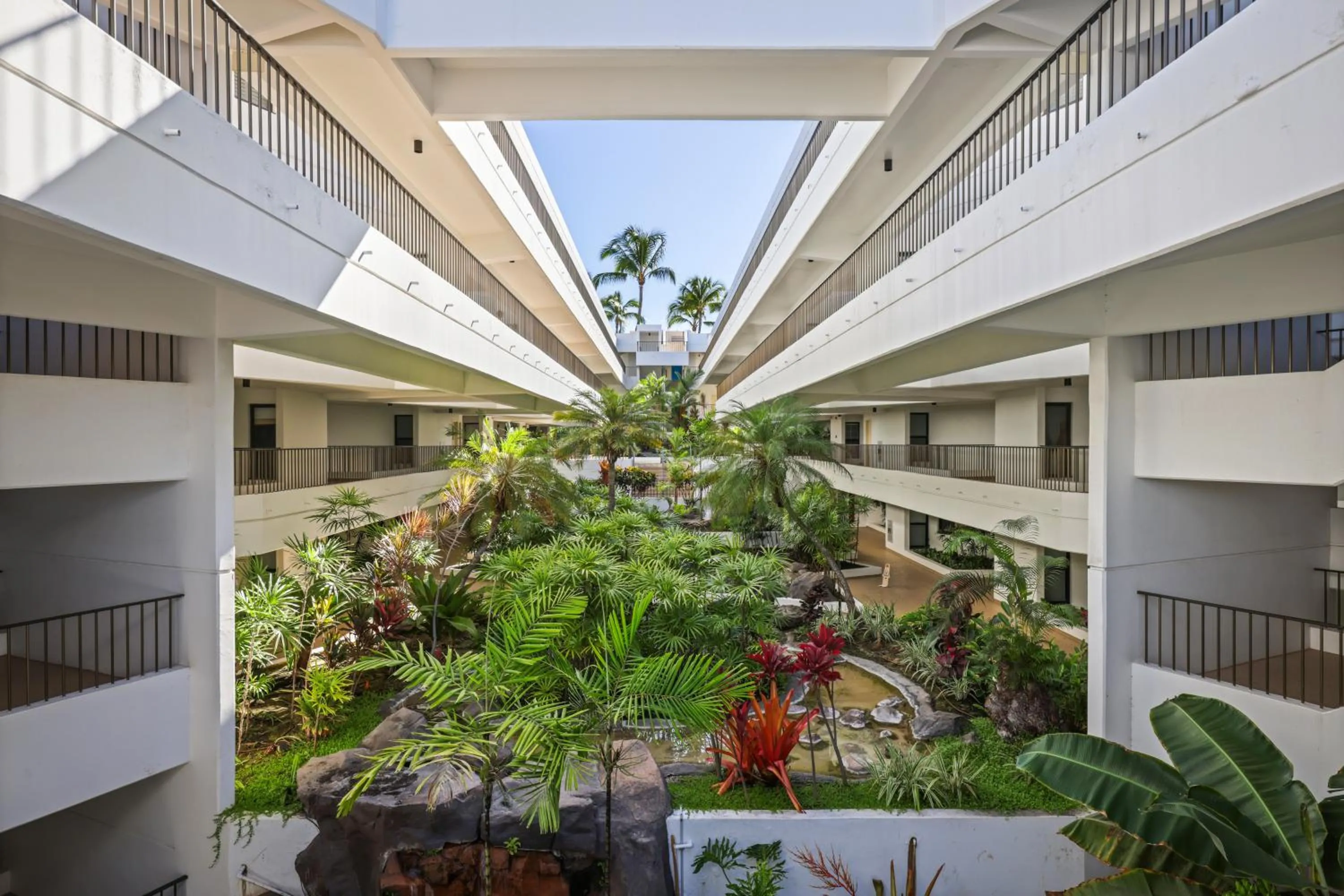 Lobby or reception in Royal Sea Cliff Kona by OUTRIGGER