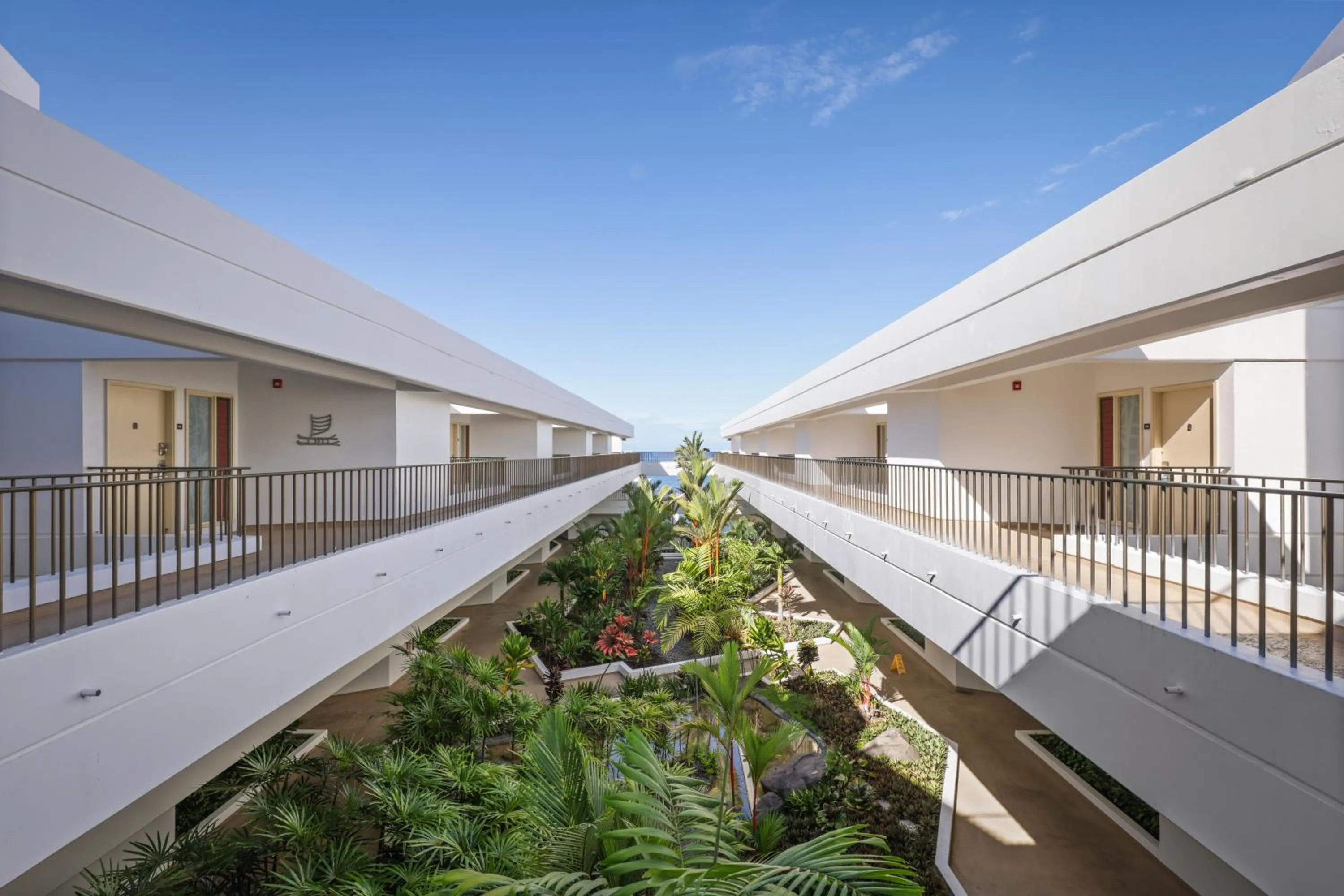 Garden view in Royal Sea Cliff Kona by OUTRIGGER