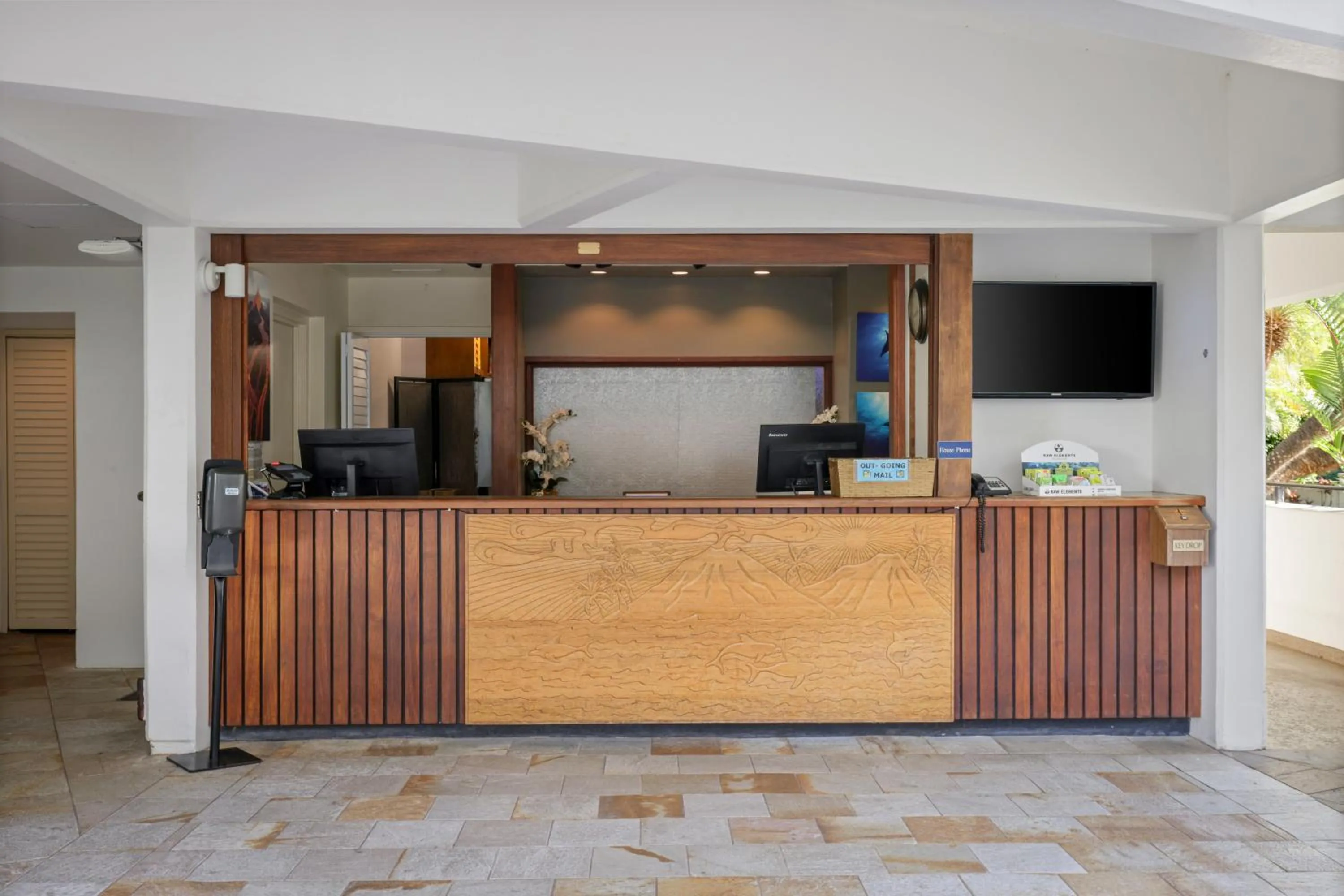 Lobby or reception in Royal Sea Cliff Kona by OUTRIGGER