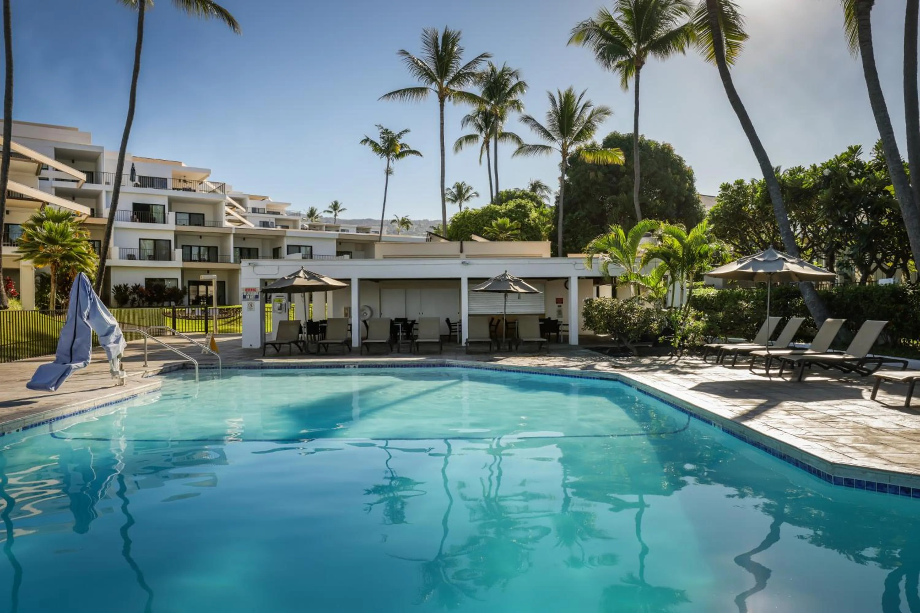 Pool view in Royal Sea Cliff Kona by OUTRIGGER