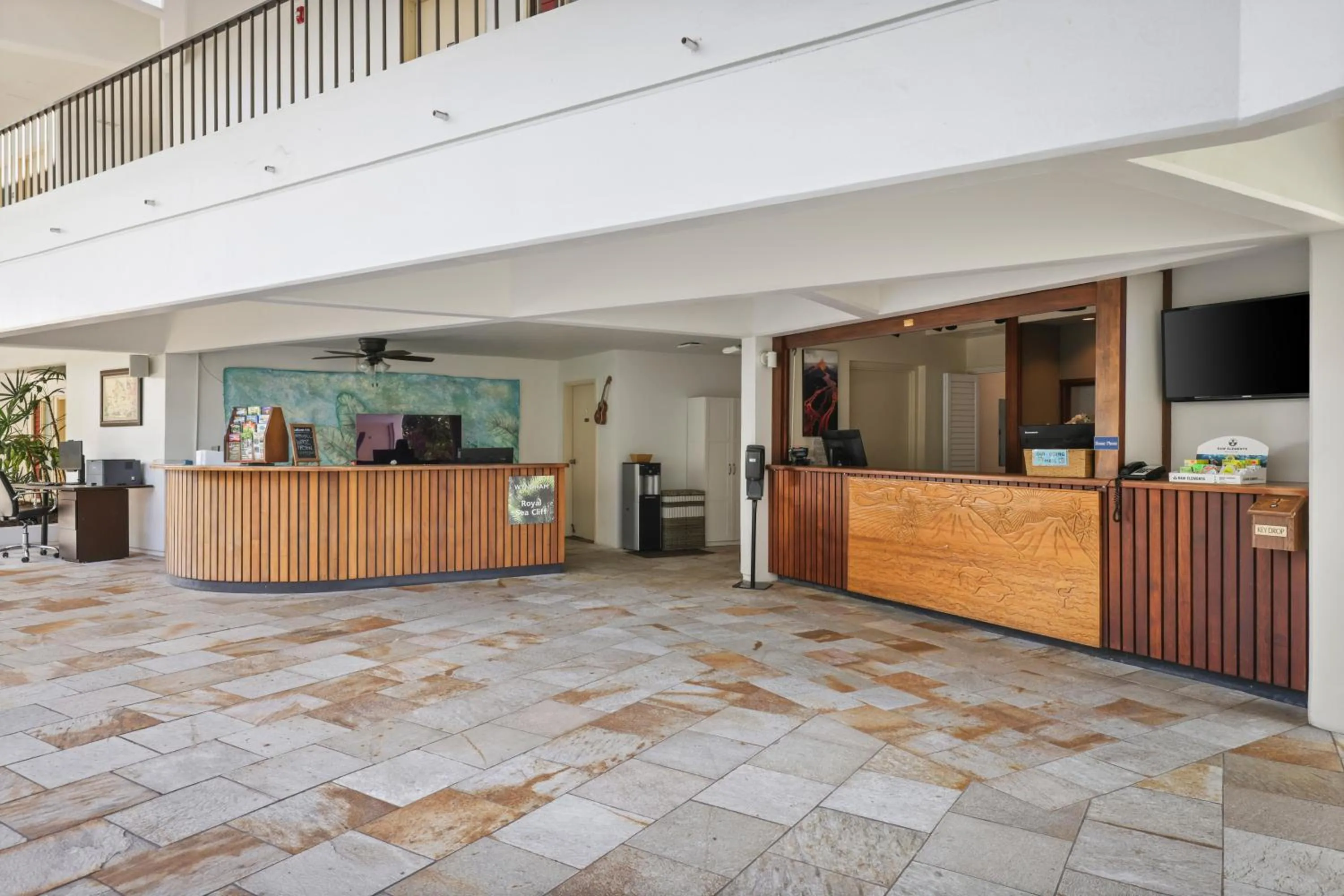 Lobby or reception in Royal Sea Cliff Kona by OUTRIGGER