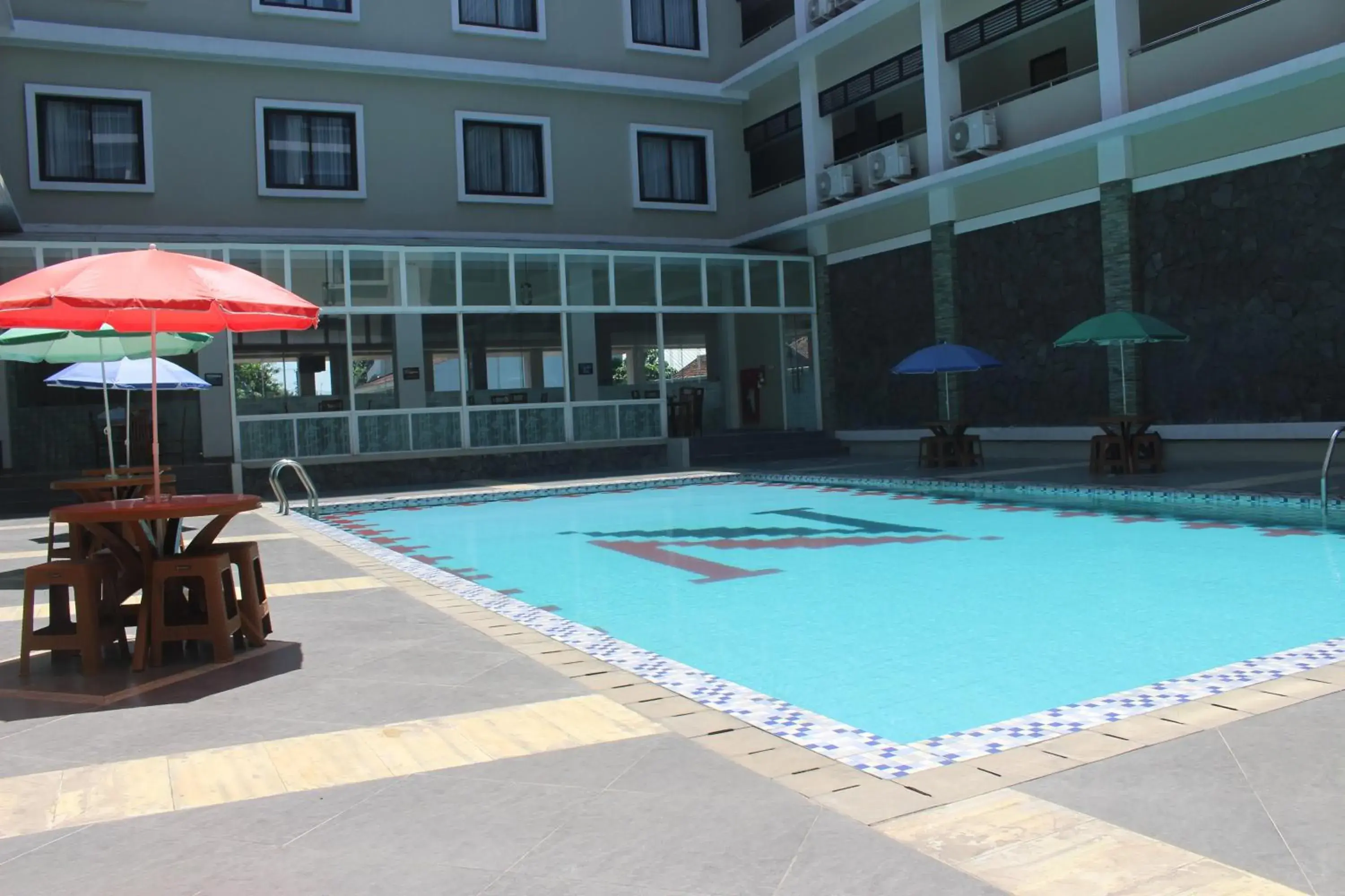 Swimming pool in Hotel Nalendra Plaza Subang Swimming pool in Hotel Nalendra Plaza Subang
