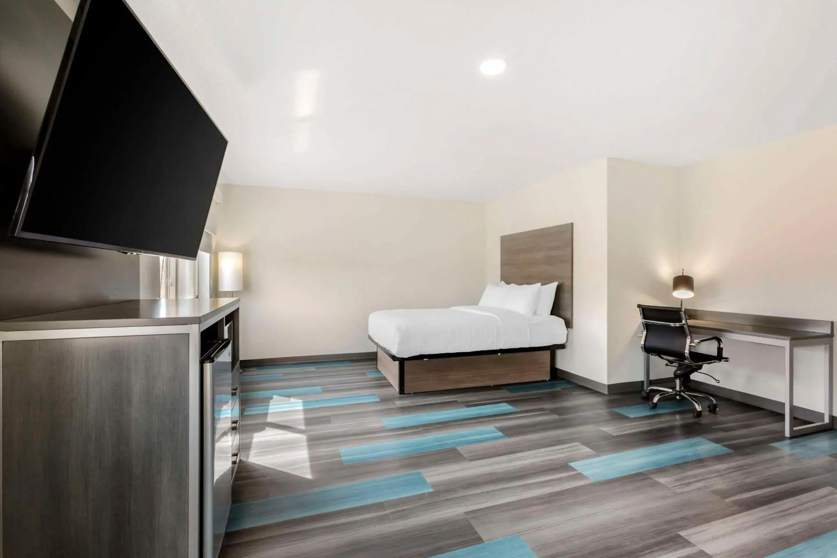 Photo of the whole room in Clarion Pointe Prescott Valley Photo of the whole room in Clarion Pointe Prescott Valley