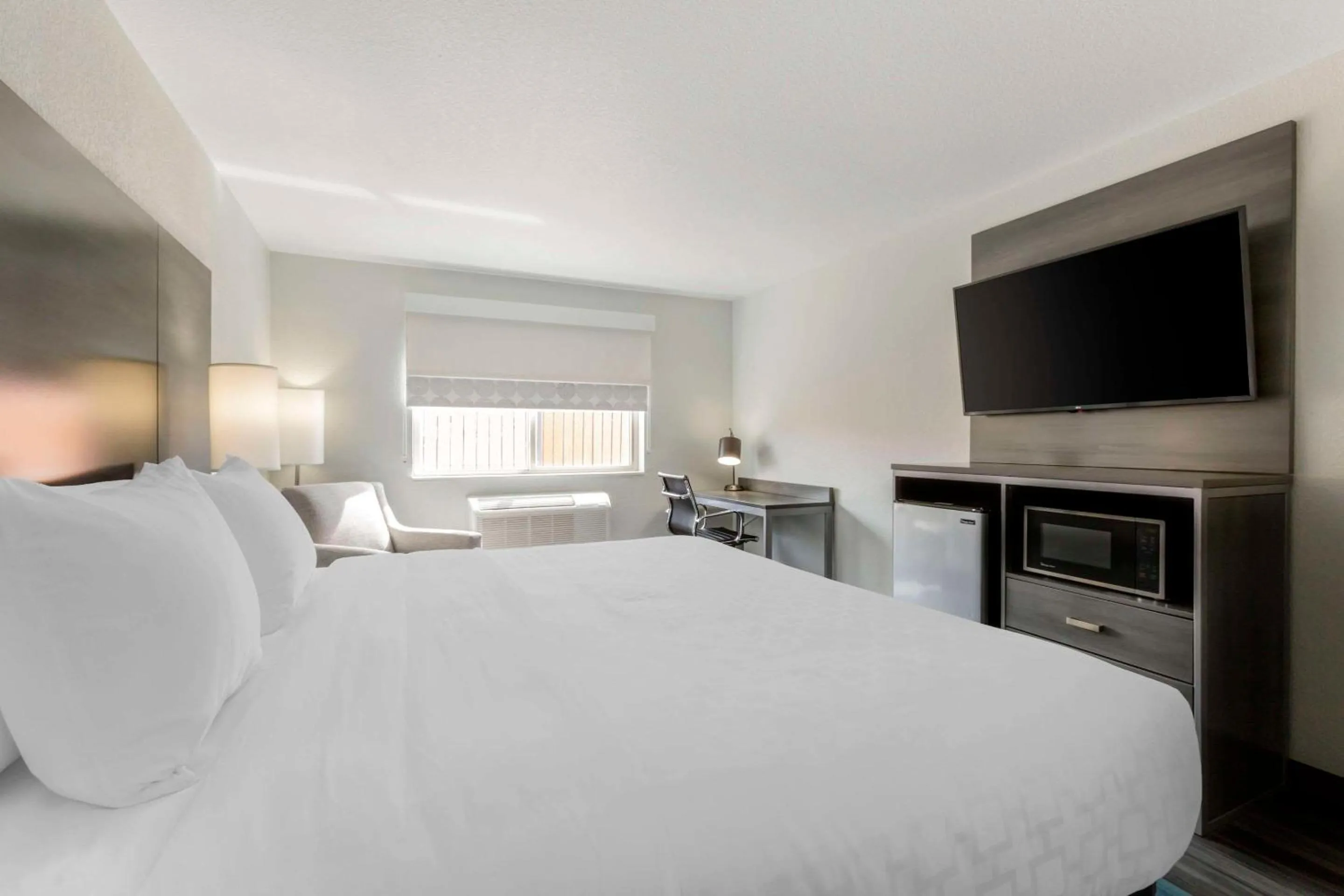 Bedroom, Bed in Clarion Pointe Prescott Valley