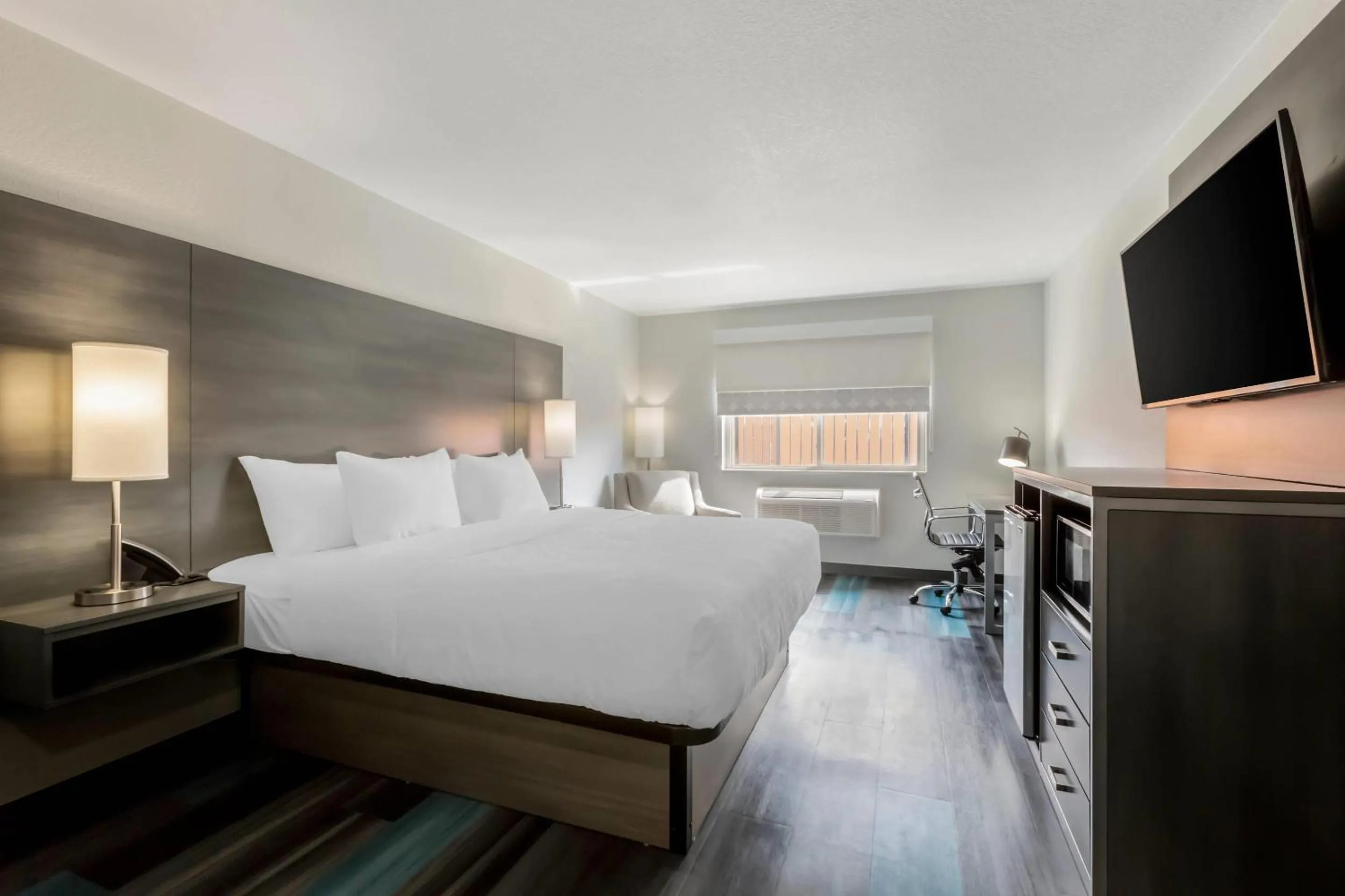 Bedroom, Bed in Clarion Pointe Prescott Valley