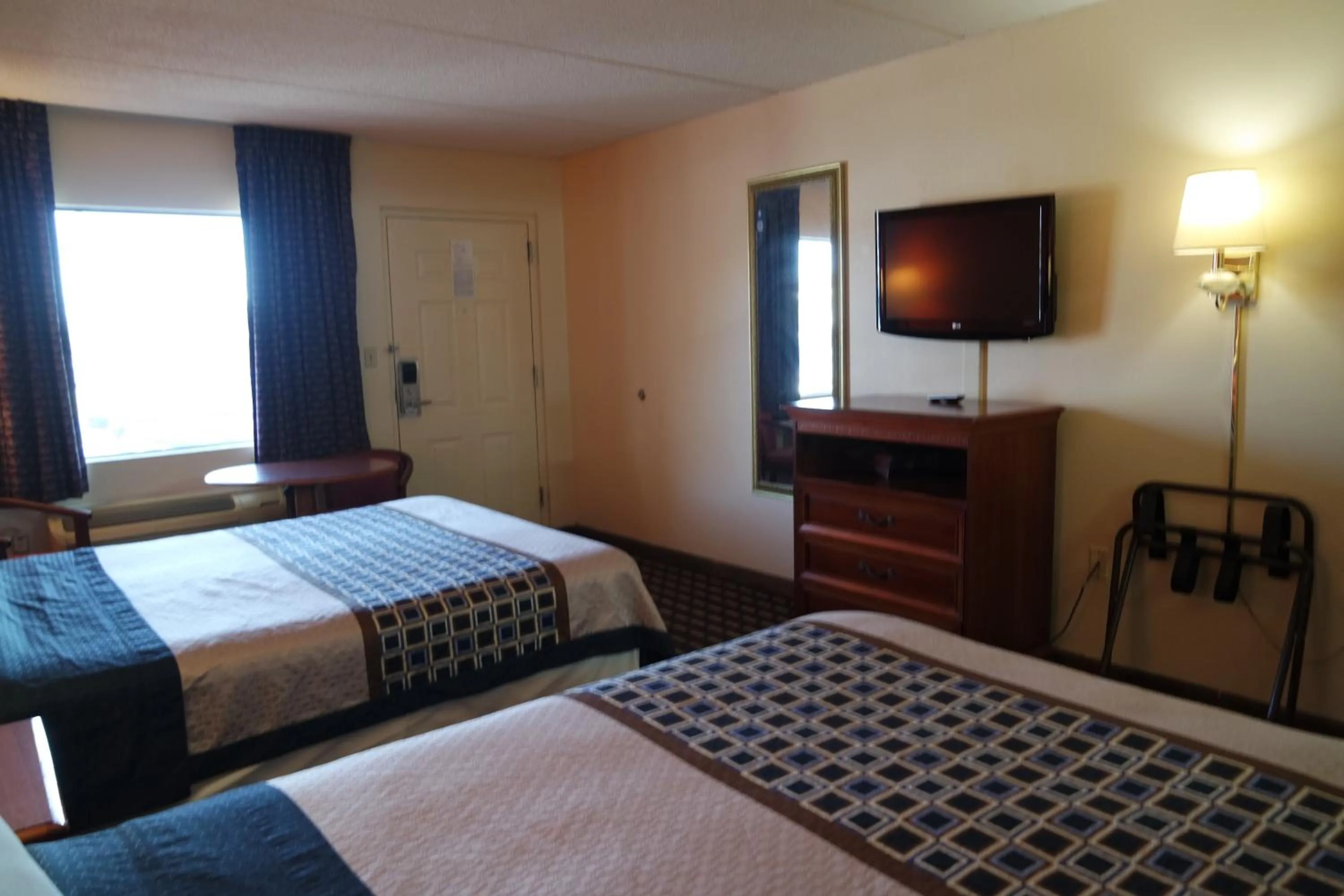 Bedroom, Bed in Howard Johnson by Wyndham Perry GA