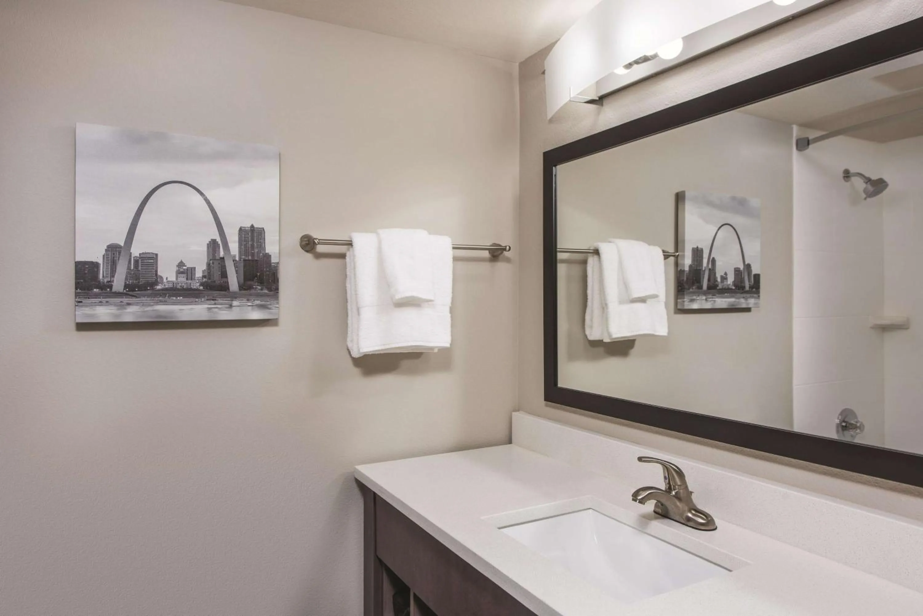 Photo of the whole room in La Quinta by Wyndham Festus - St. Louis South