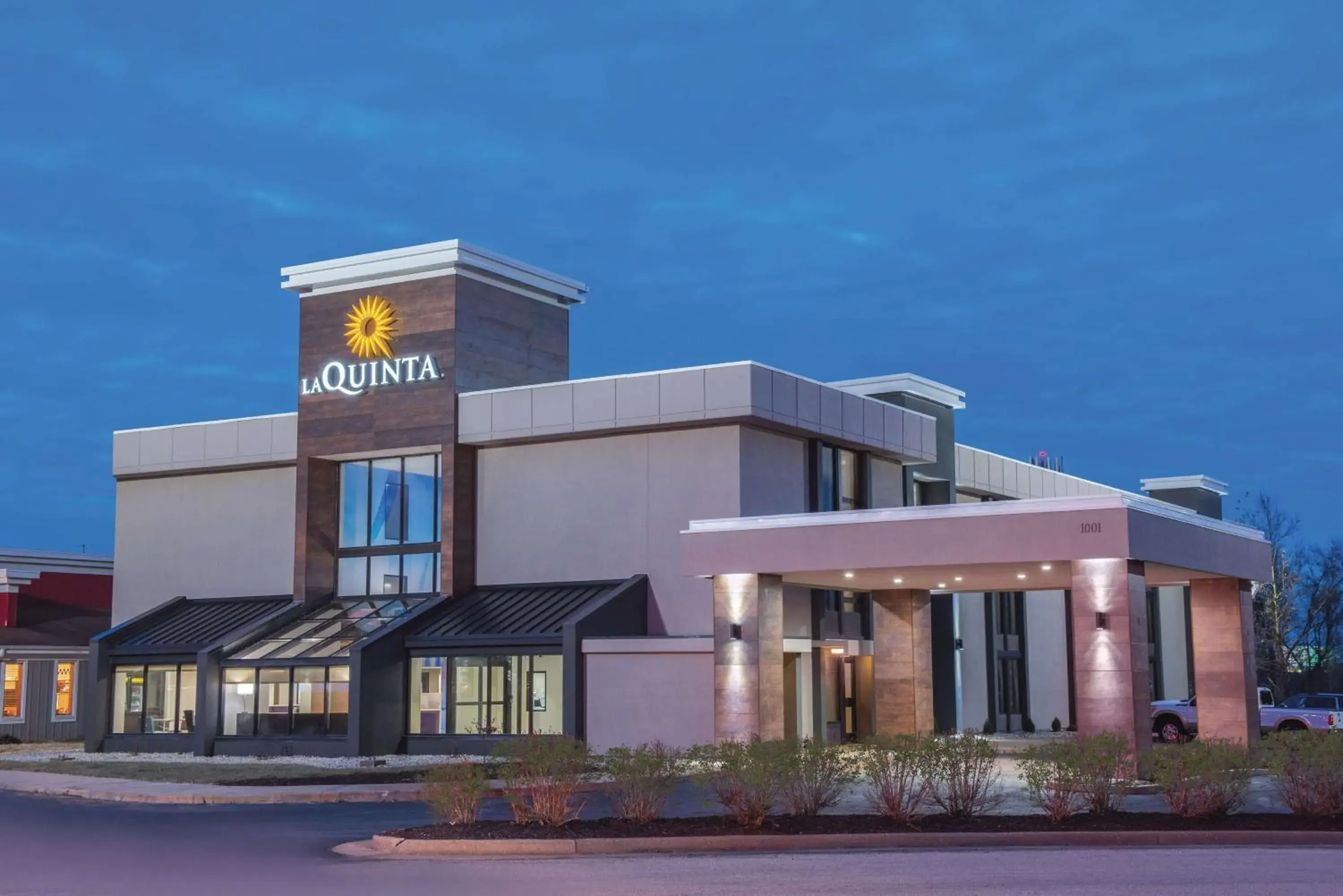 Property building in La Quinta by Wyndham Festus - St. Louis South Property building in La Quinta by Wyndham Festus - St. Louis South