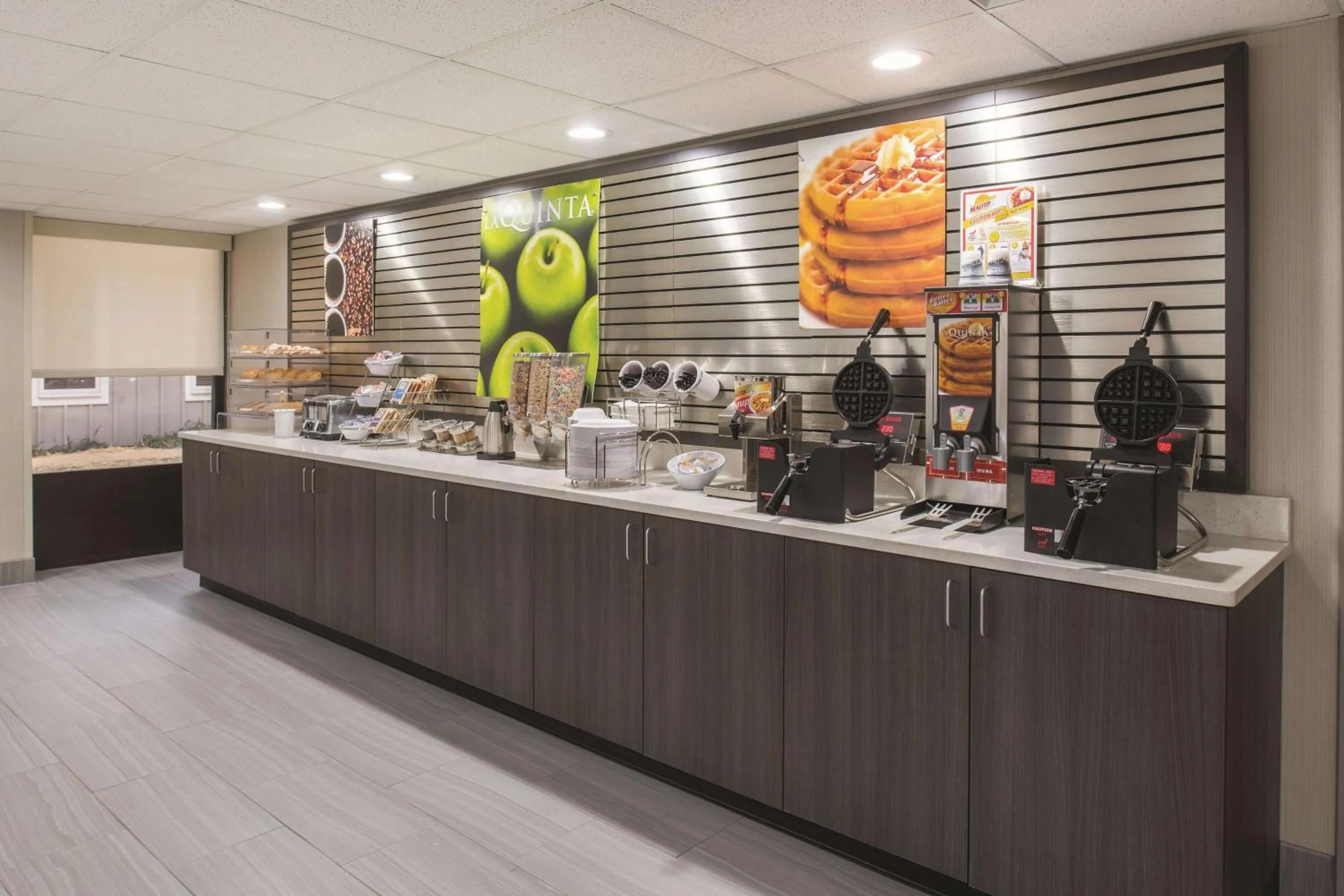 Restaurant/places to eat in La Quinta by Wyndham Festus - St. Louis South