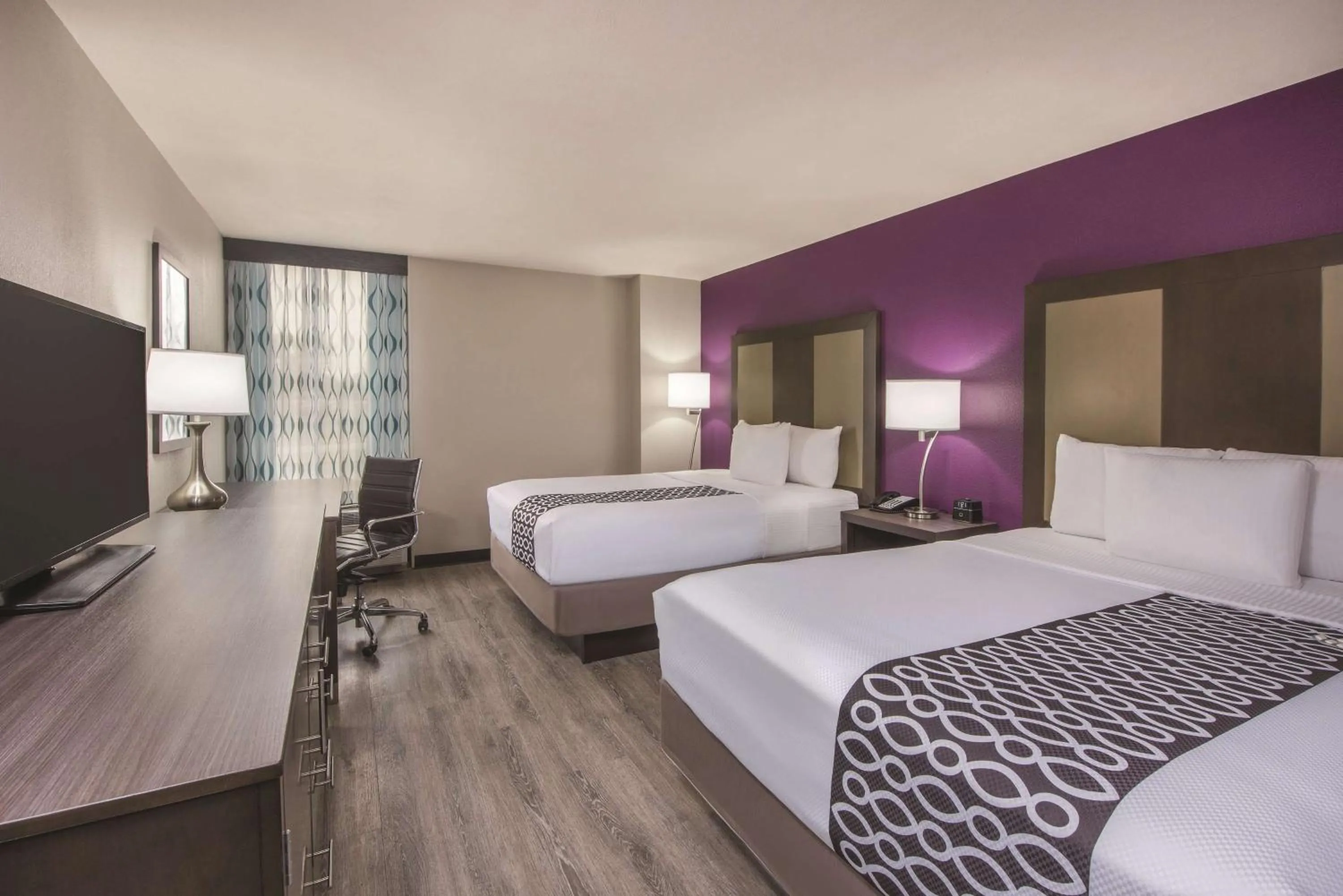 Photo of the whole room, Bed in La Quinta by Wyndham Festus - St. Louis South