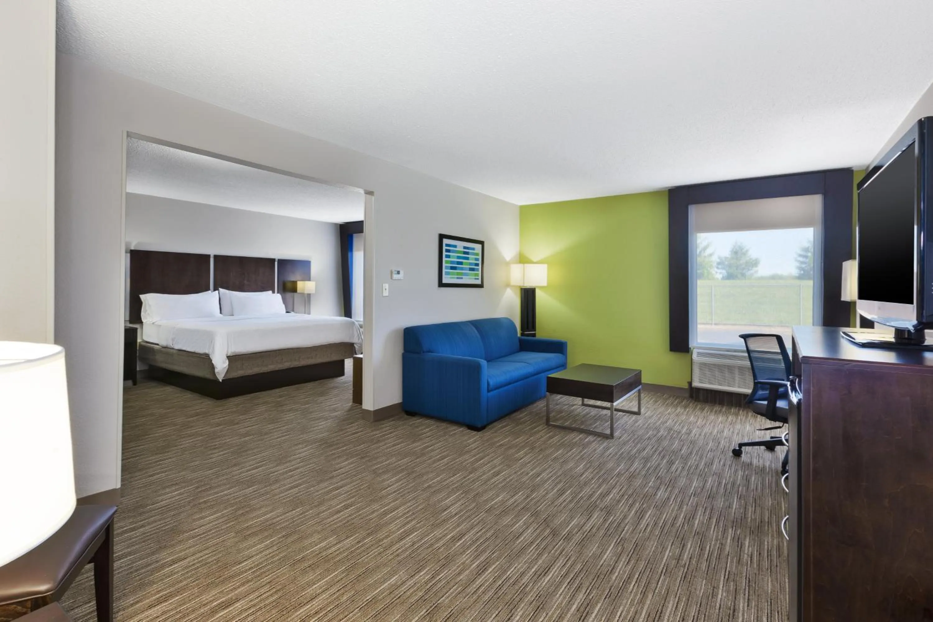 Photo of the whole room, Bed in Holiday Inn Express Chillicothe East by IHG