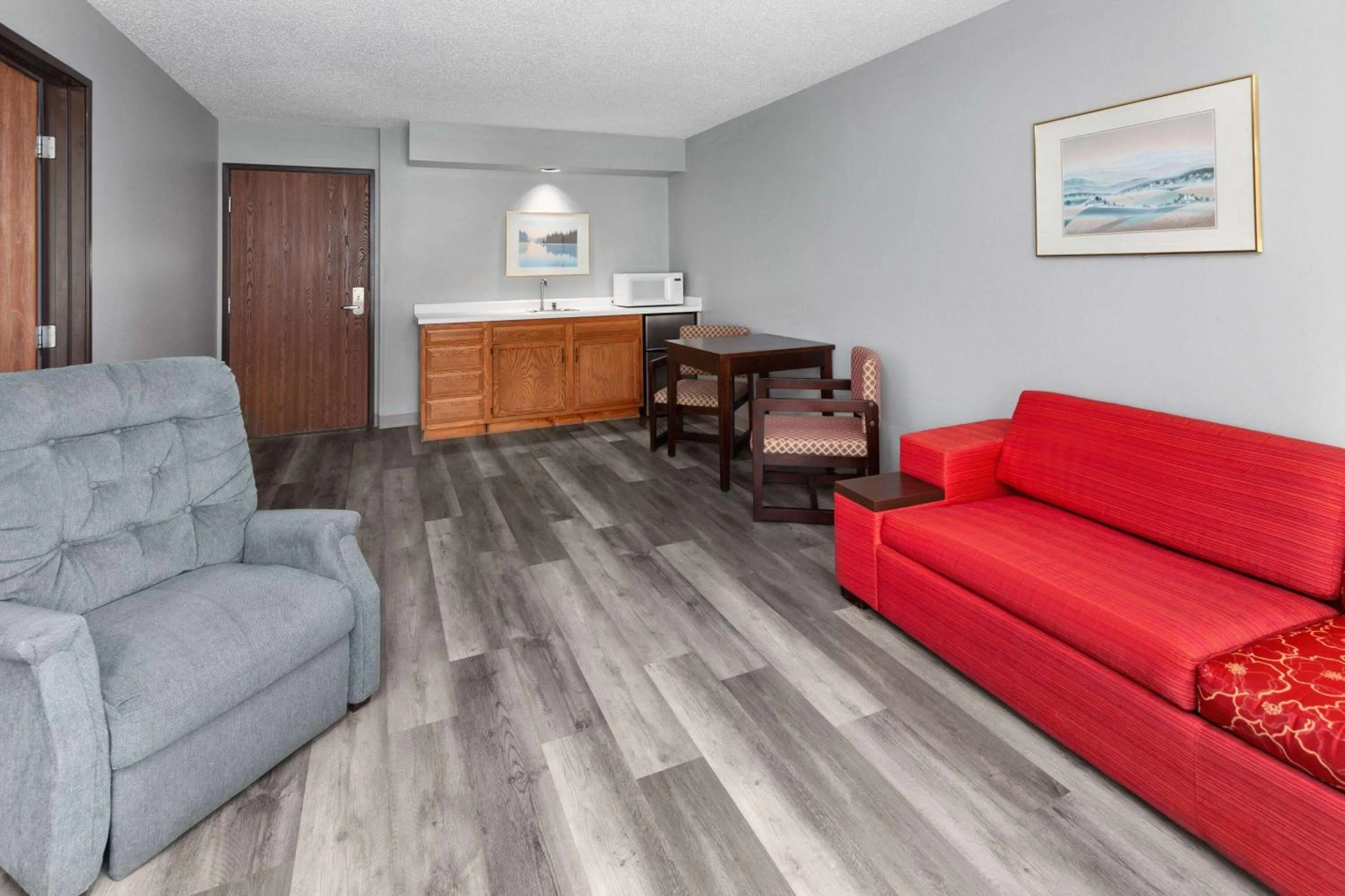 Photo of the whole room in Super 8 by Wyndham Sun Prairie/Madison E