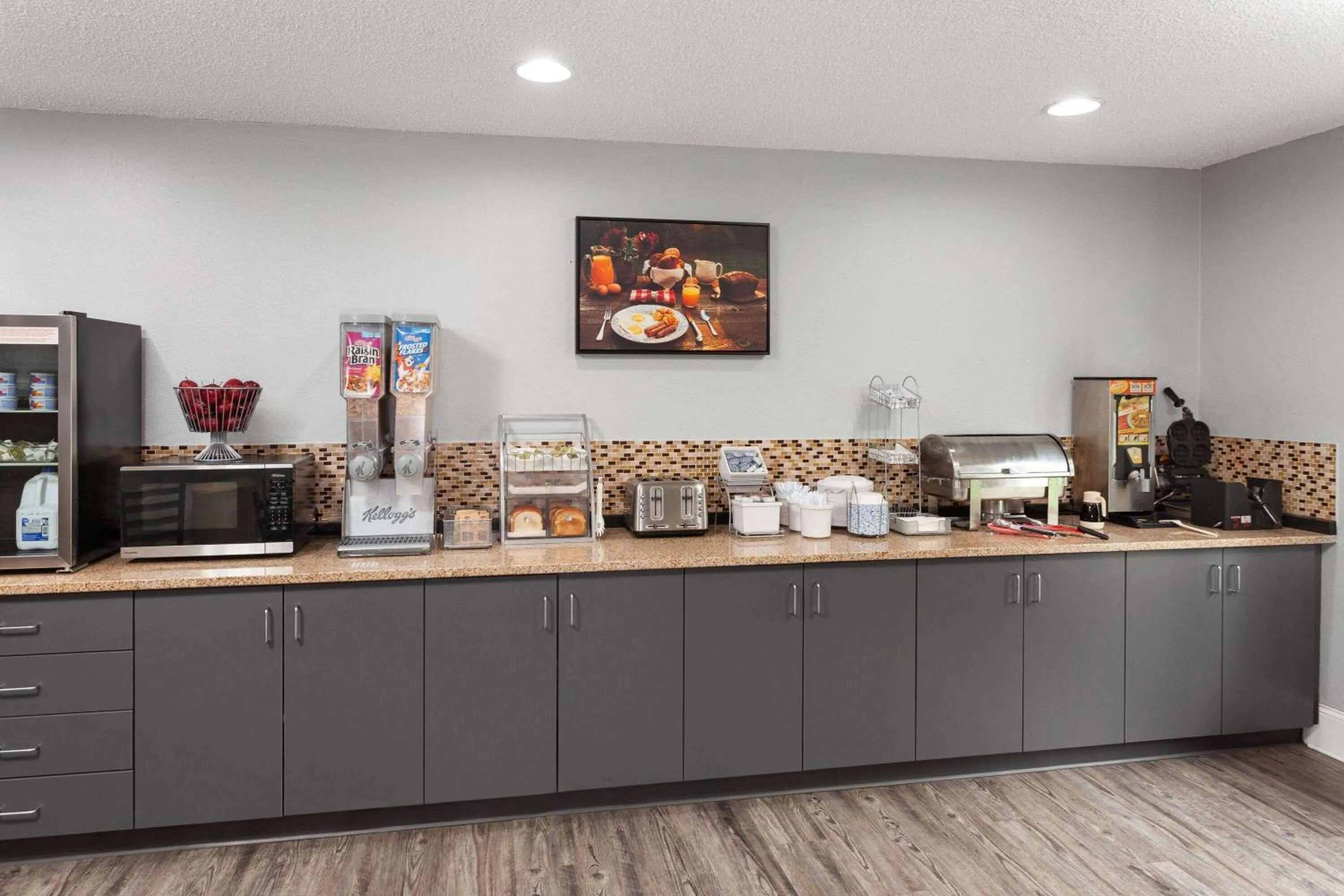 Breakfast in Super 8 by Wyndham Sun Prairie/Madison E