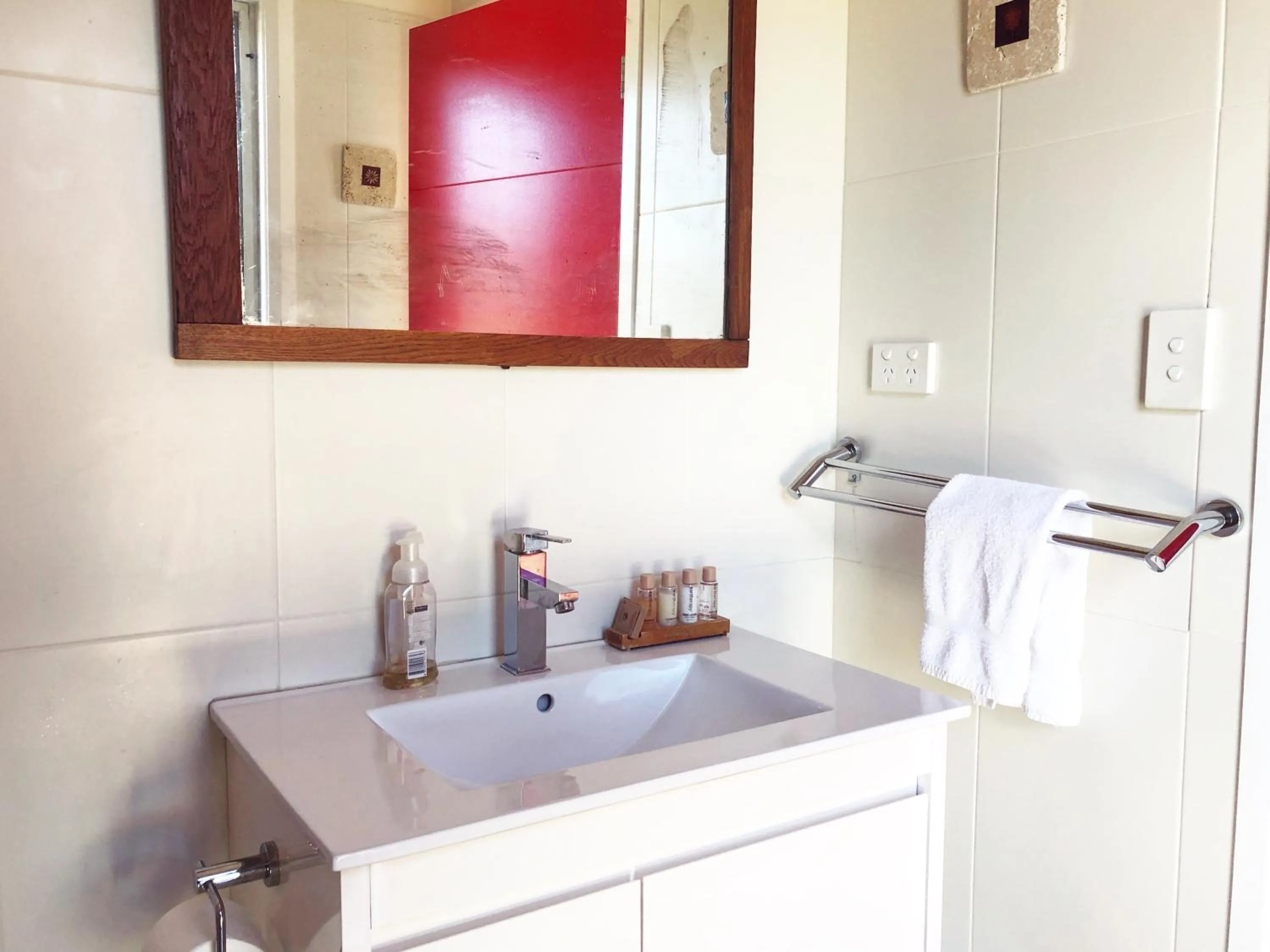 Bathroom in Pieter van Gent Winery & Vineyard