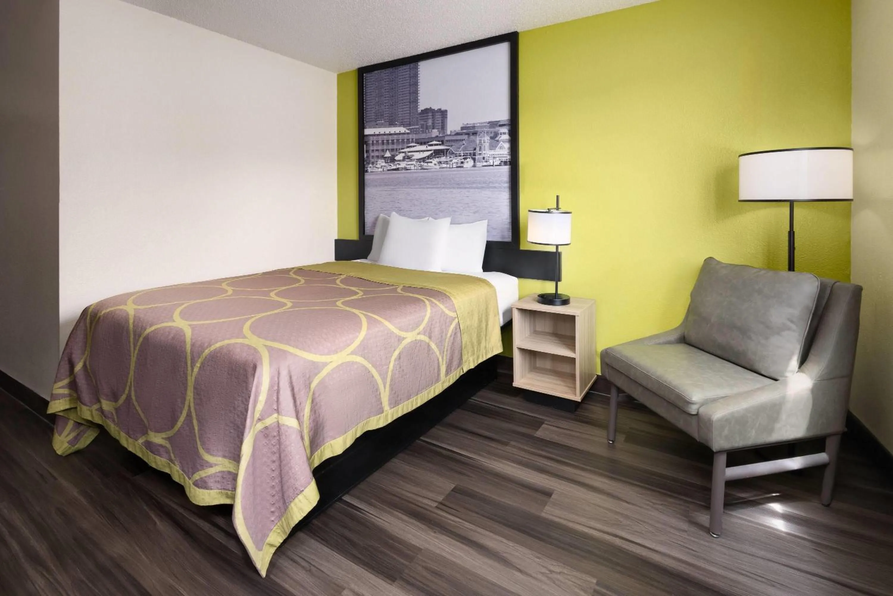 Photo of the whole room, Bed in Super 8 by Wyndham South Boston VA