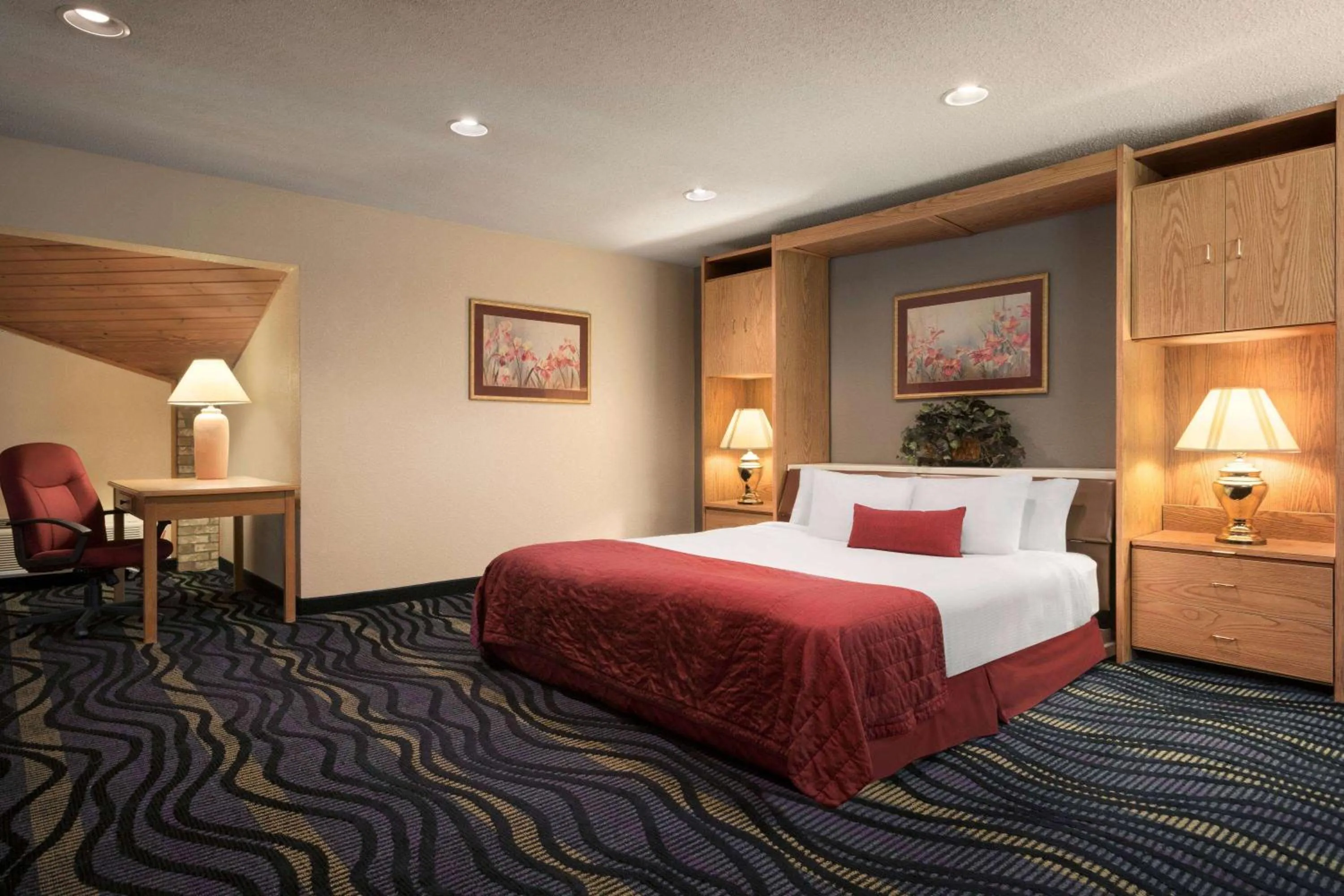 Photo of the whole room, Bed in Baymont by Wyndham Logan