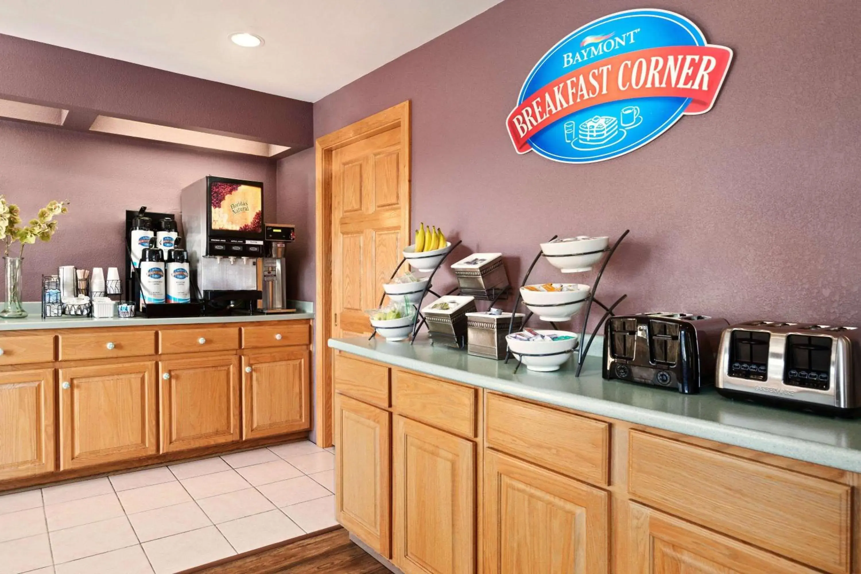 Restaurant/places to eat in Baymont by Wyndham Logan Restaurant/places to eat in Baymont by Wyndham Logan