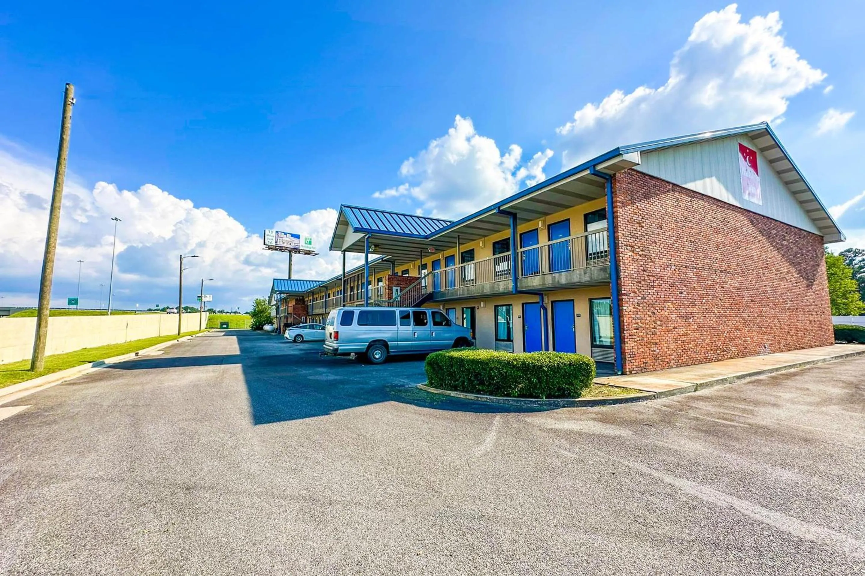 Facade/entrance in Hahira Inn By OYO near Valdosta