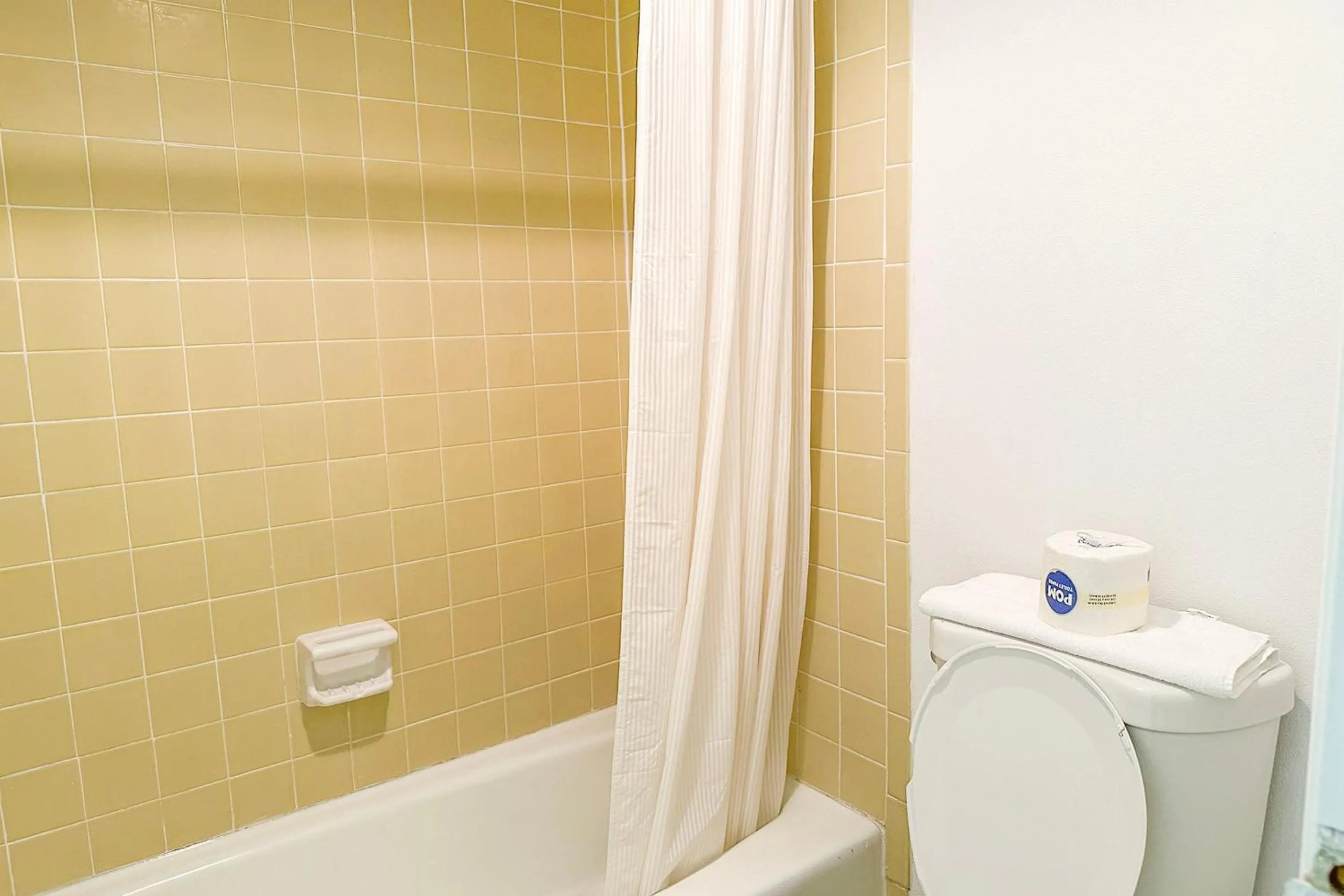 Bathroom in Hahira Inn By OYO near Valdosta