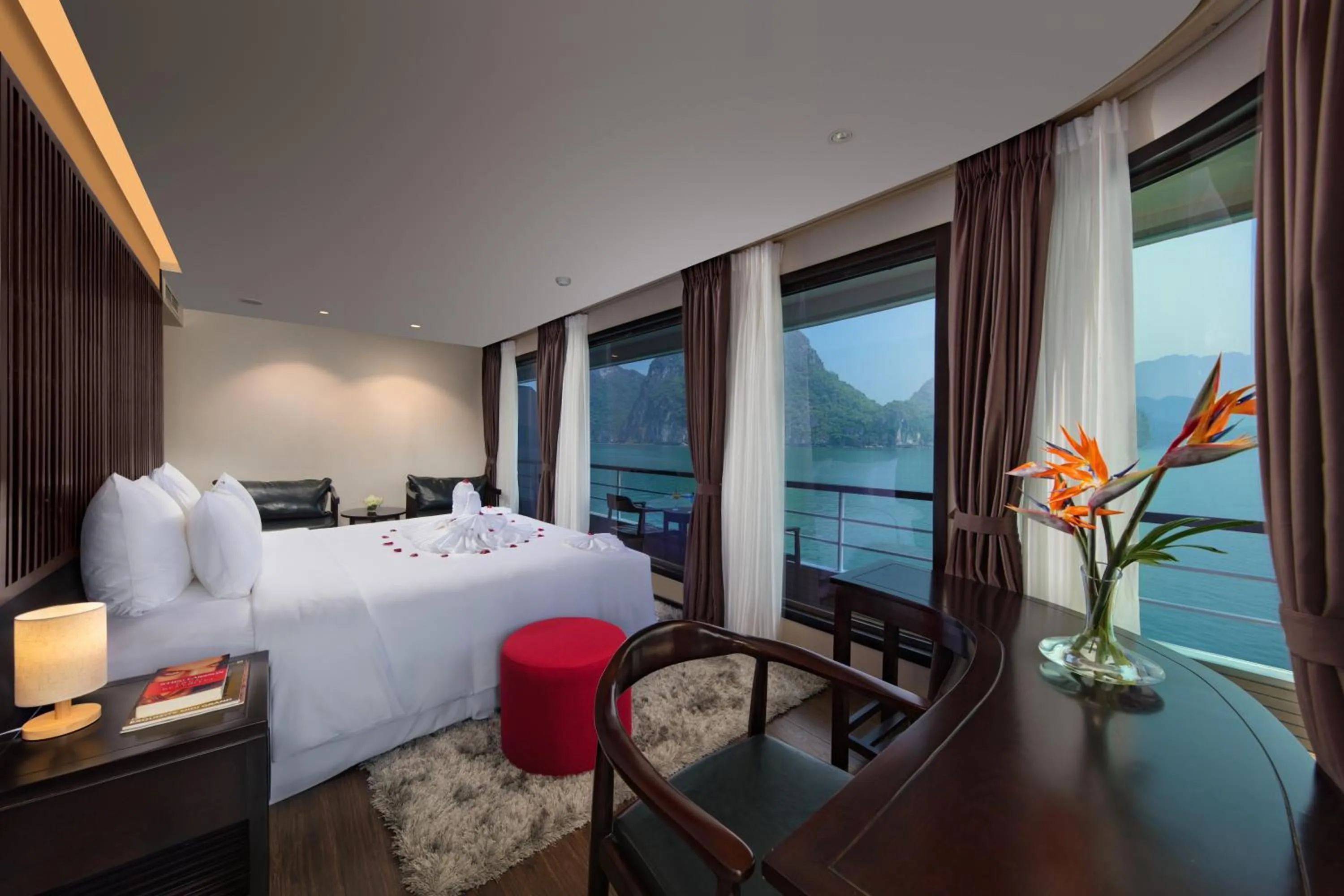 Photo of the whole room, Bed in Scarlet Pearl Cruises - Wonder On Lan Ha Bay