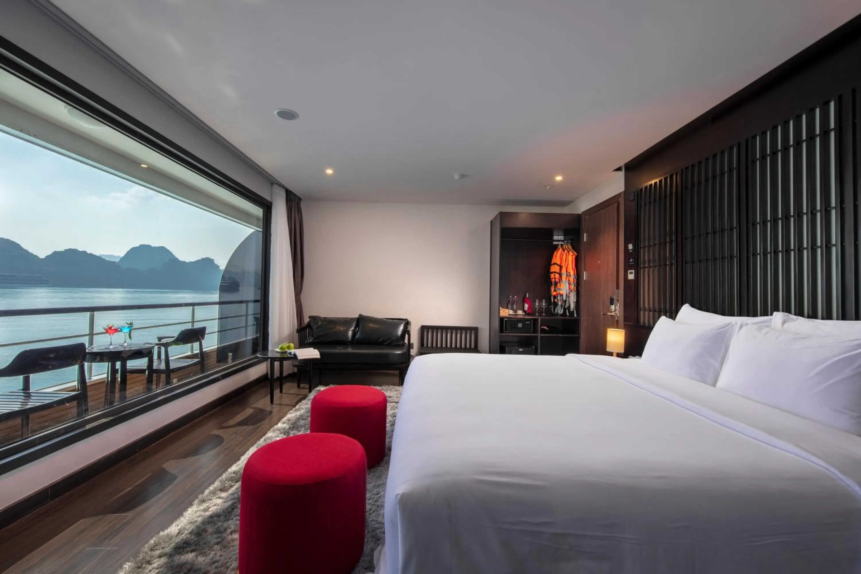 Photo of the whole room, Bed in Scarlet Pearl Cruises - Wonder On Lan Ha Bay