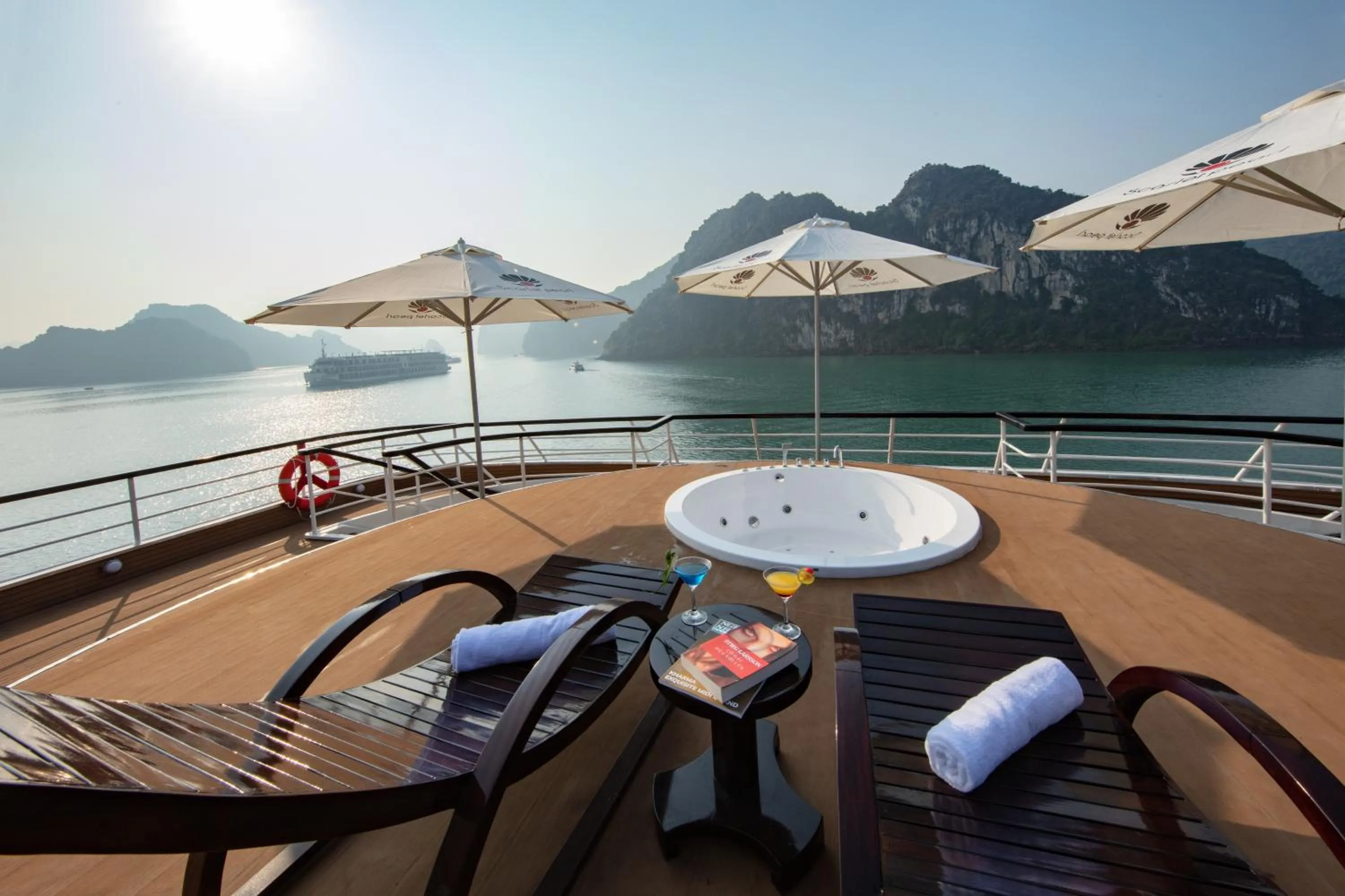 Balcony/Terrace in Scarlet Pearl Cruises - Wonder On Lan Ha Bay