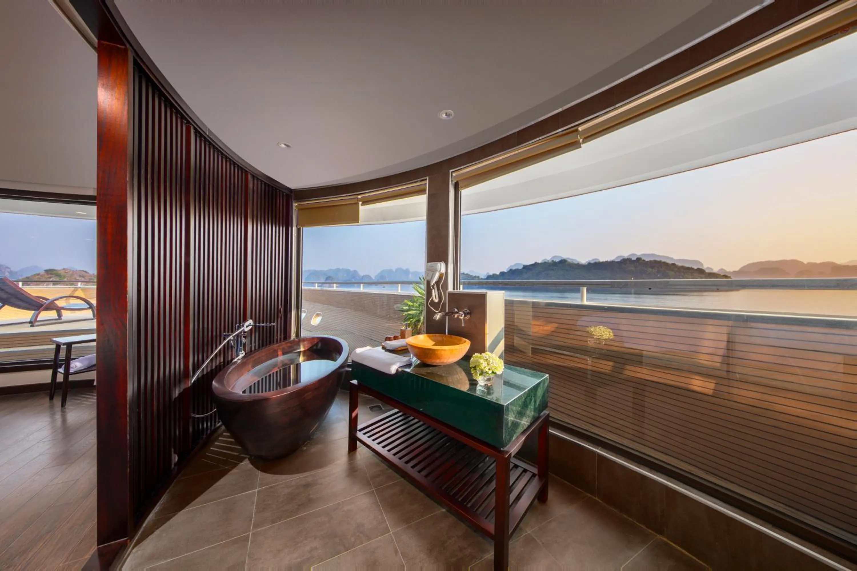 Sea view in Scarlet Pearl Cruises - Wonder On Lan Ha Bay
