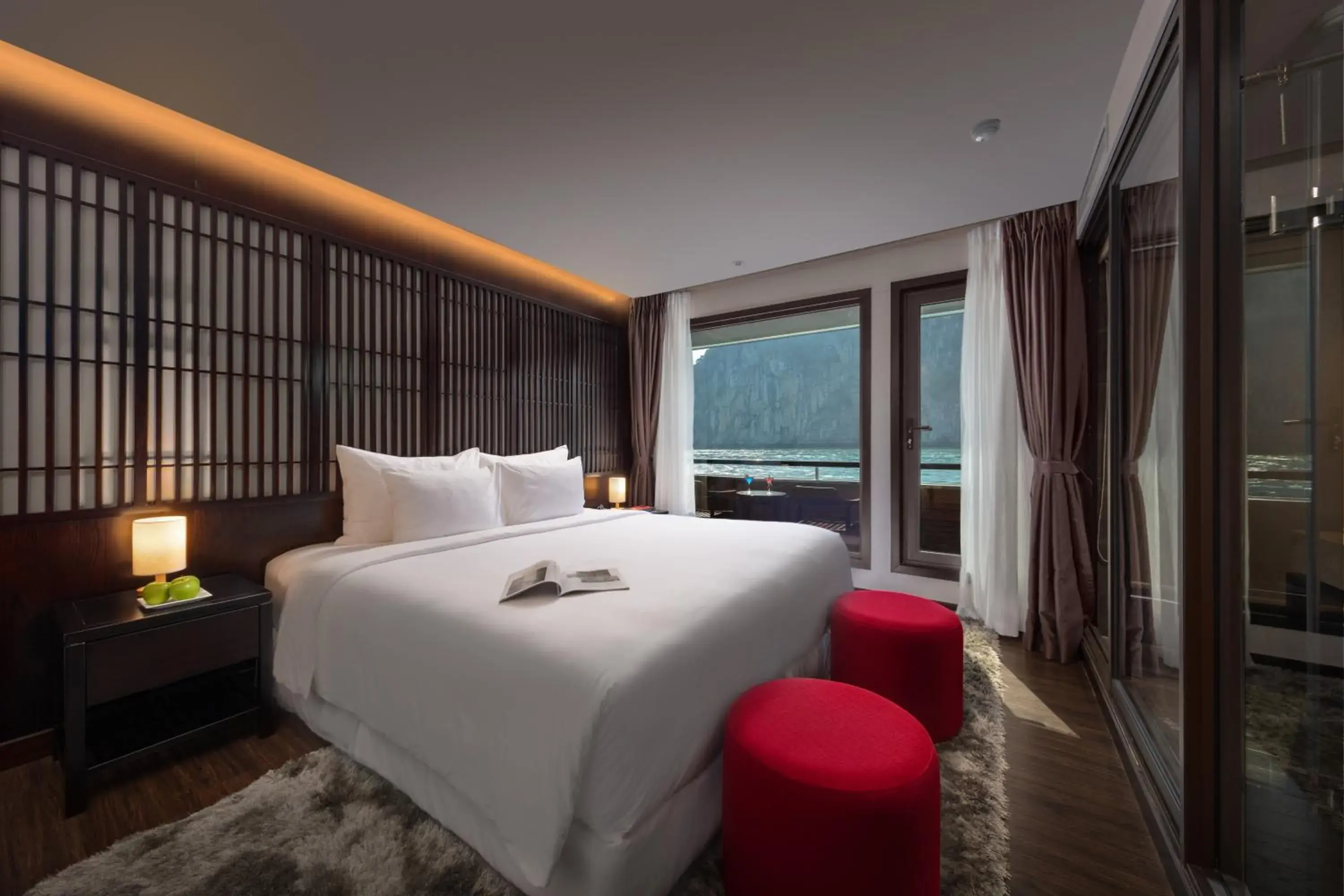 Silver Pearl Suite with Balcony - single occupancy in Scarlet Pearl Cruises - Wonder On Lan Ha Bay Silver Pearl Suite with Balcony - single occupancy in Scarlet Pearl Cruises - Wonder On Lan Ha Bay