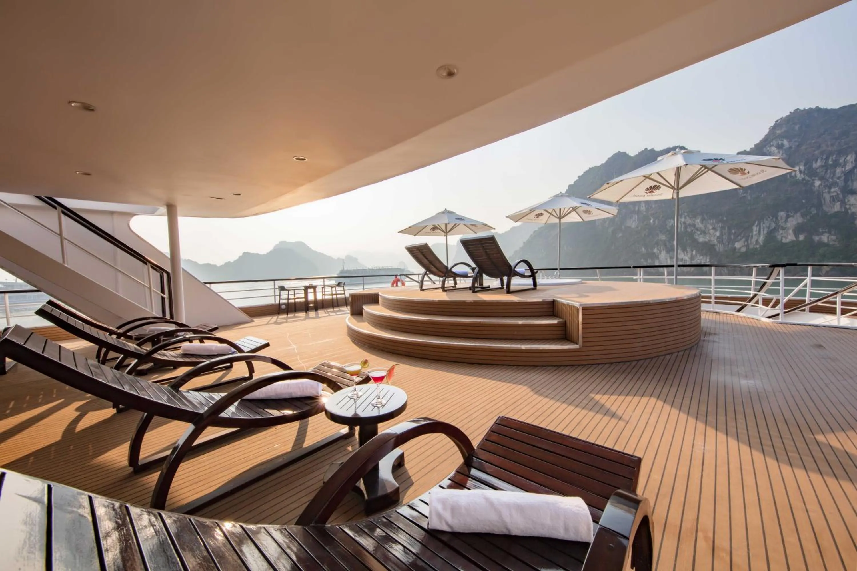 Balcony/Terrace in Scarlet Pearl Cruises - Wonder On Lan Ha Bay
