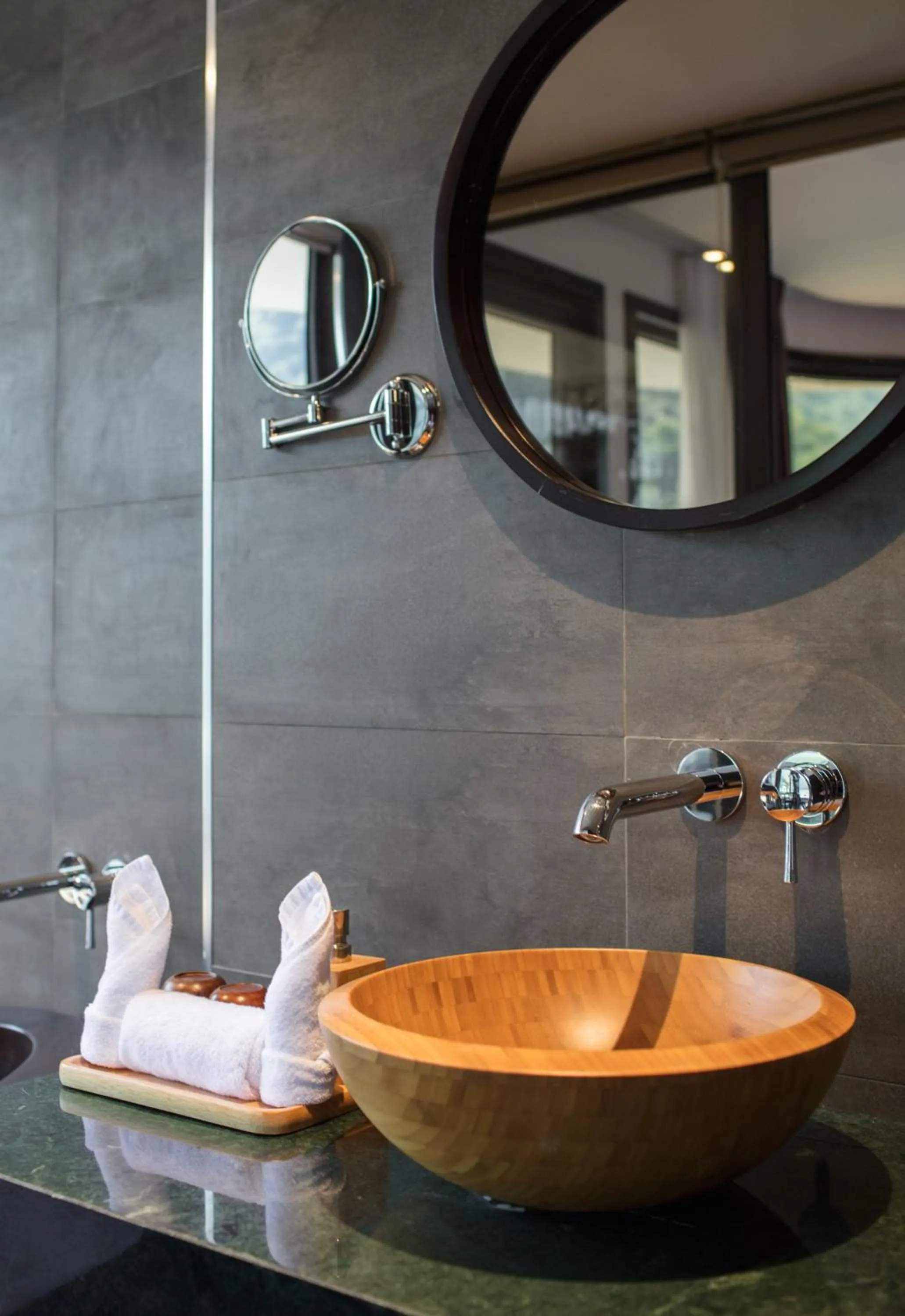 Bathroom in Scarlet Pearl Cruises - Wonder On Lan Ha Bay