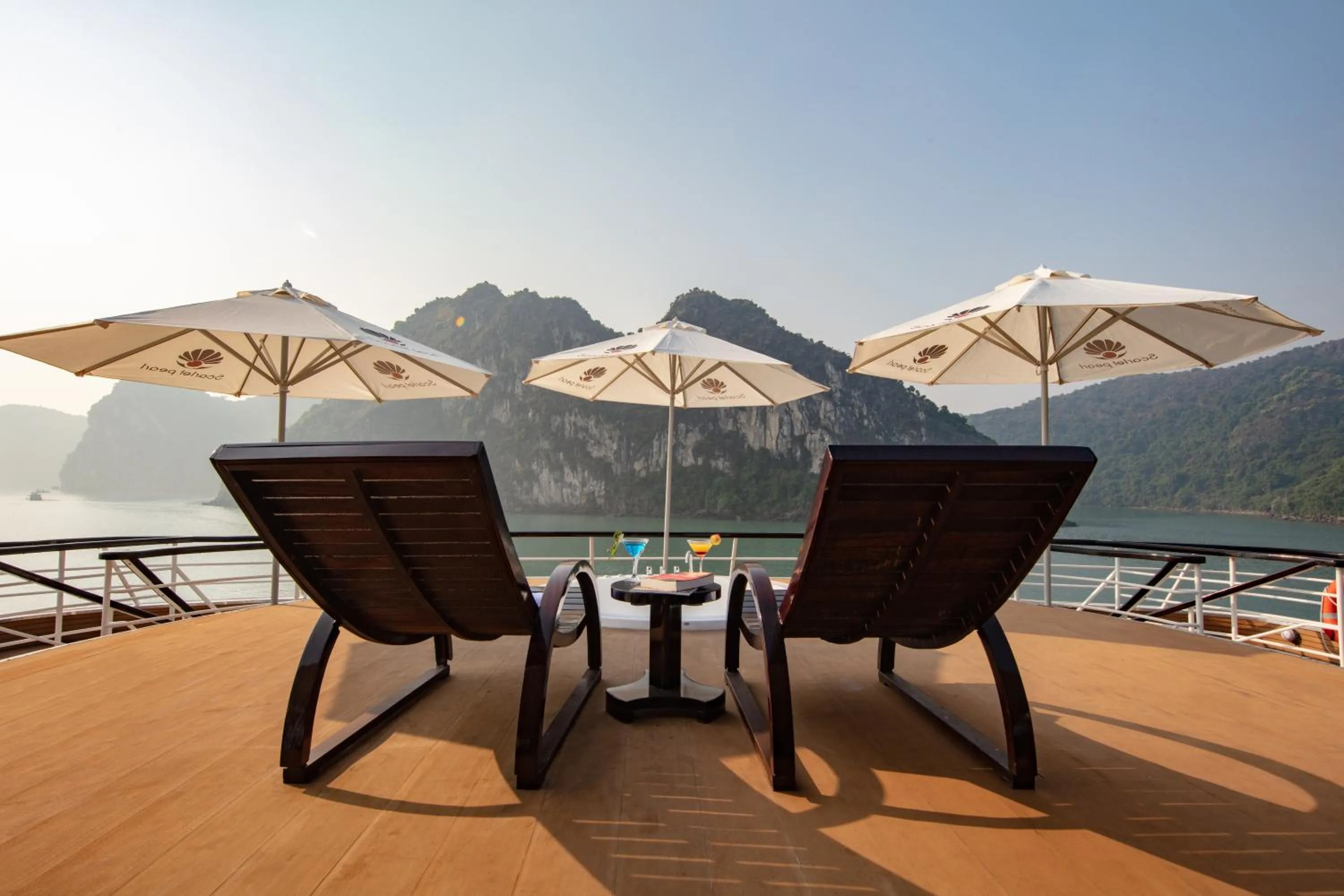 Balcony/Terrace in Scarlet Pearl Cruises - Wonder On Lan Ha Bay