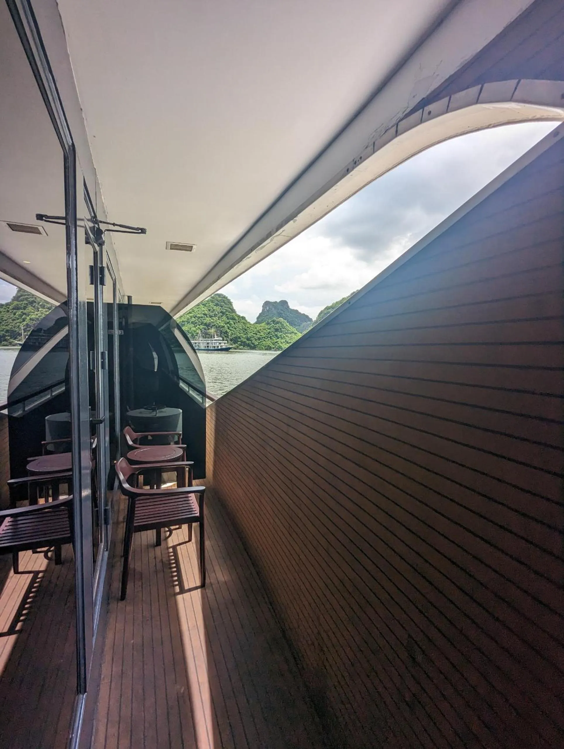 Scarlet Pearl Cruises - Wonder On Lan Ha Bay