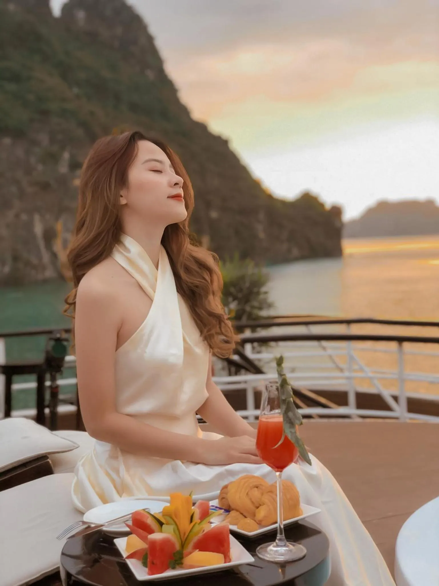Scarlet Pearl Cruises - Wonder On Lan Ha Bay