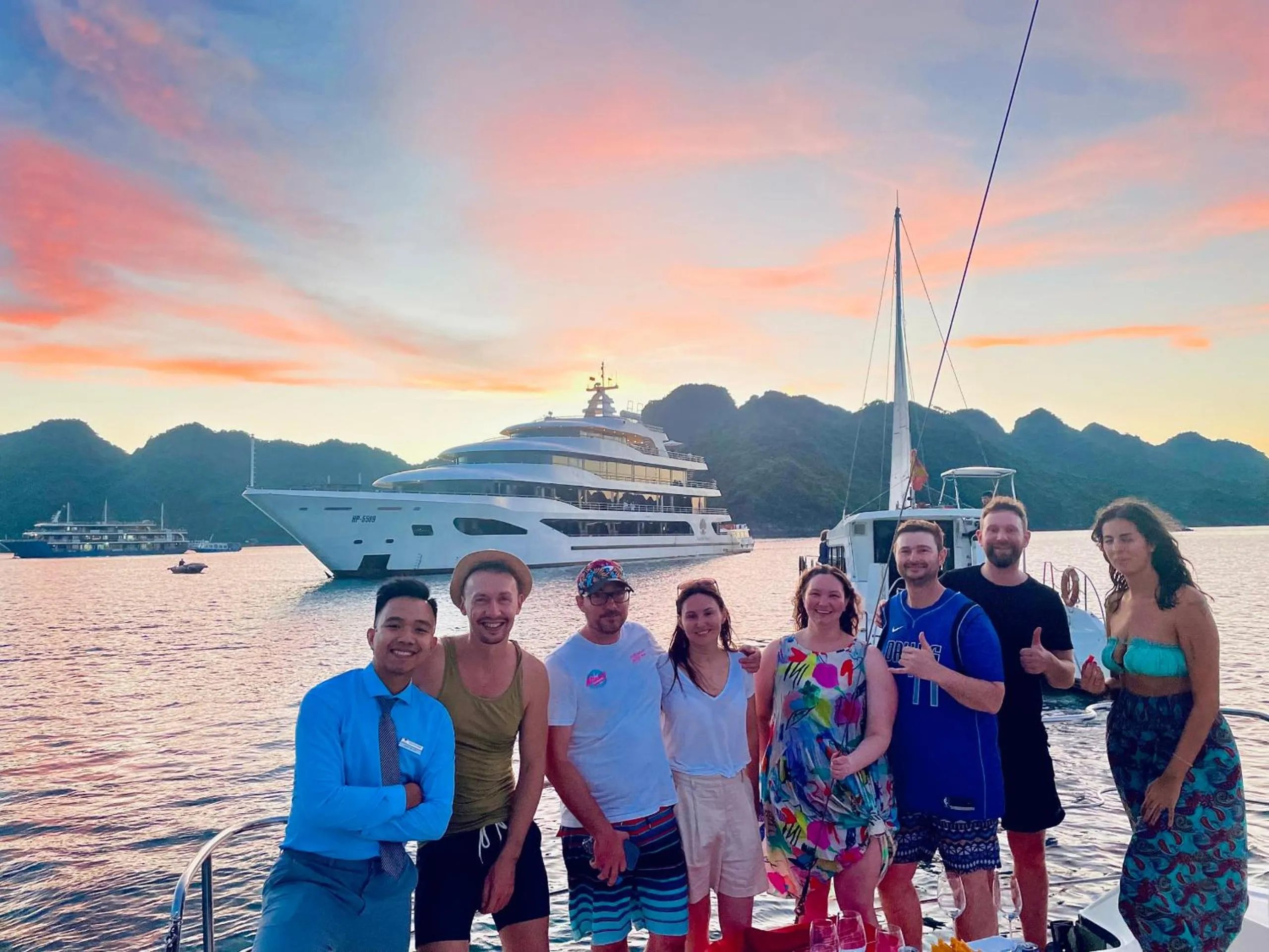 Scarlet Pearl Cruises - Wonder On Lan Ha Bay