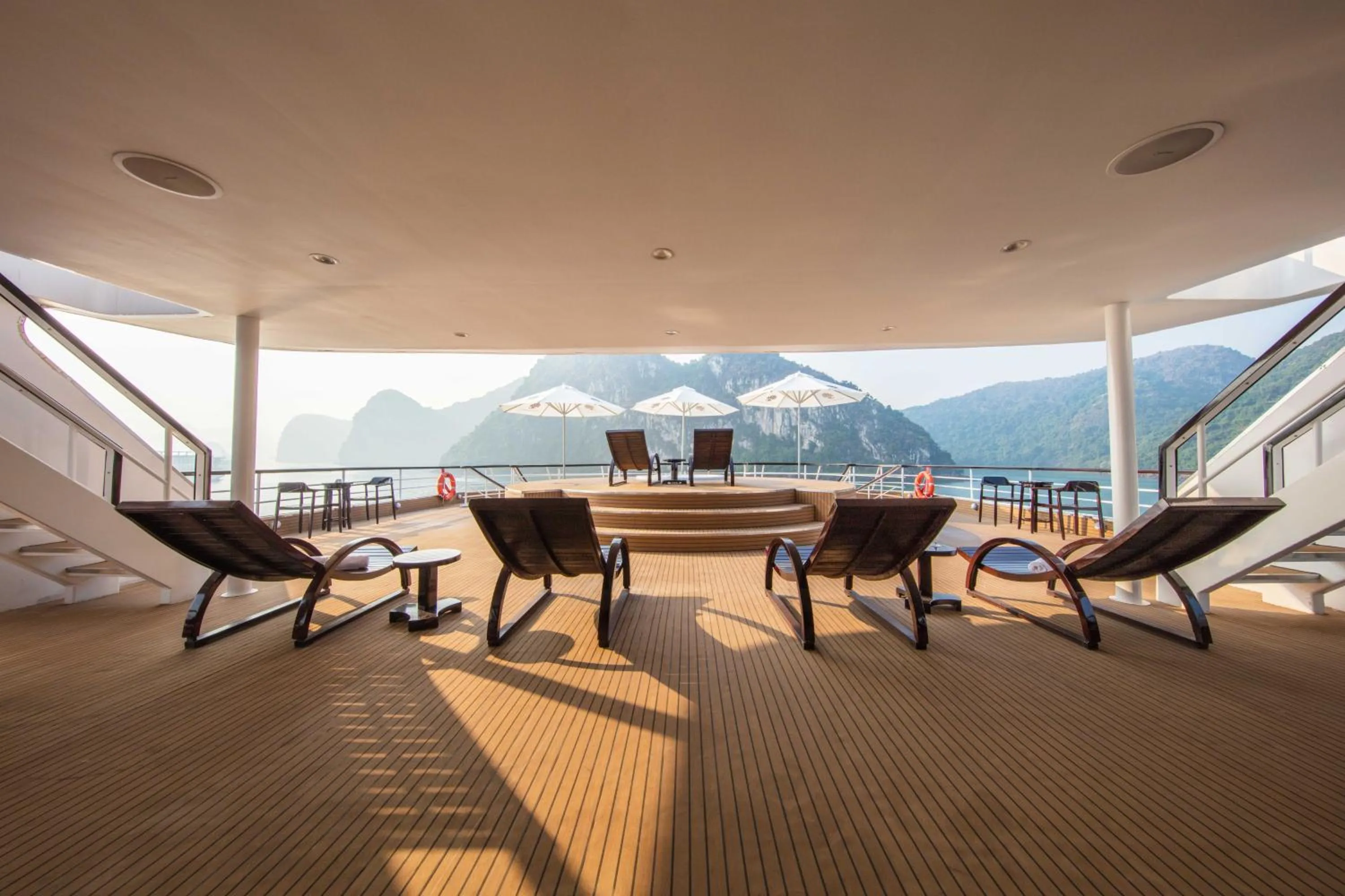 Balcony/Terrace in Scarlet Pearl Cruises - Wonder On Lan Ha Bay
