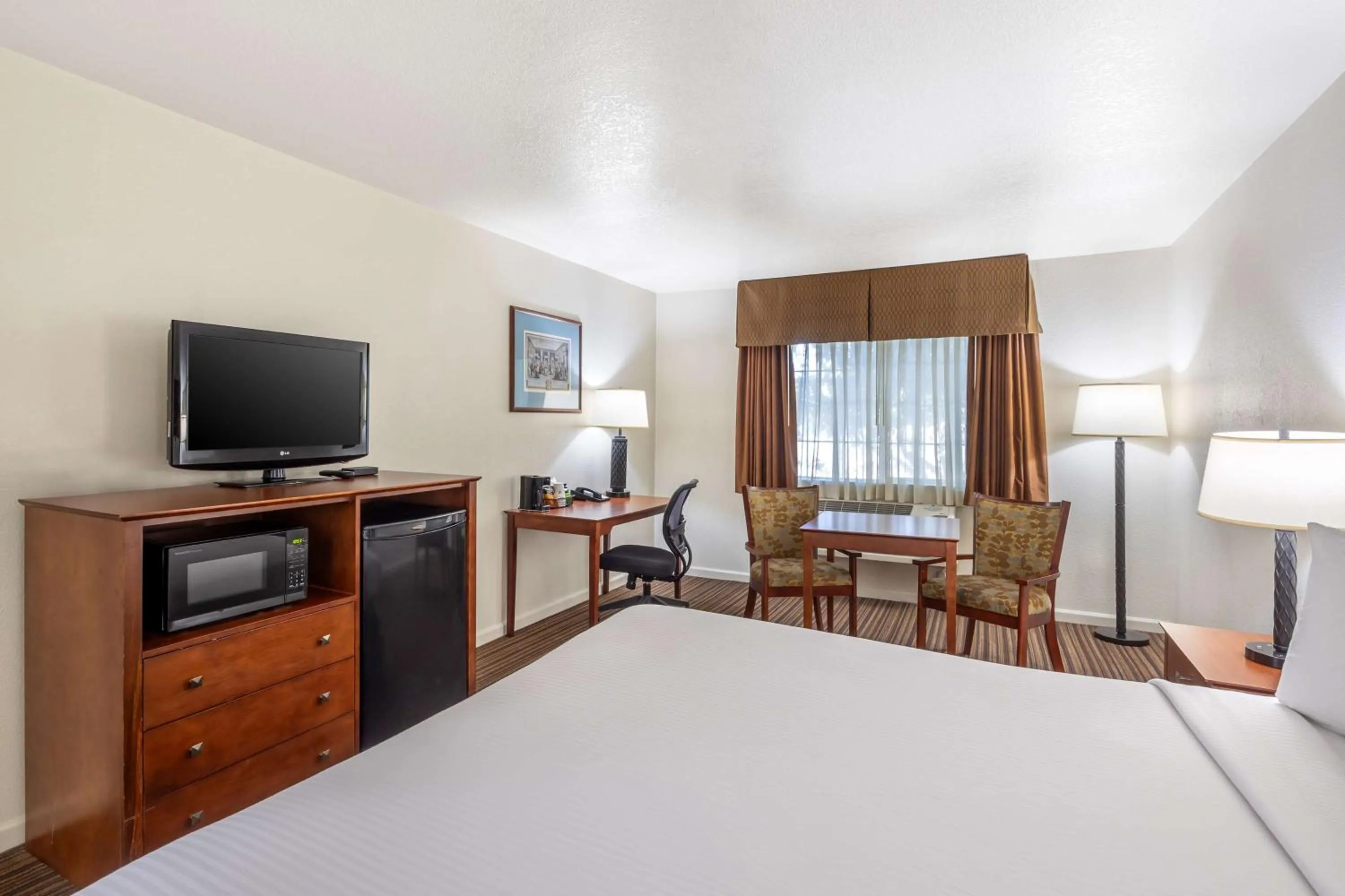 Bedroom, Bed in Best Western Capital City Inn