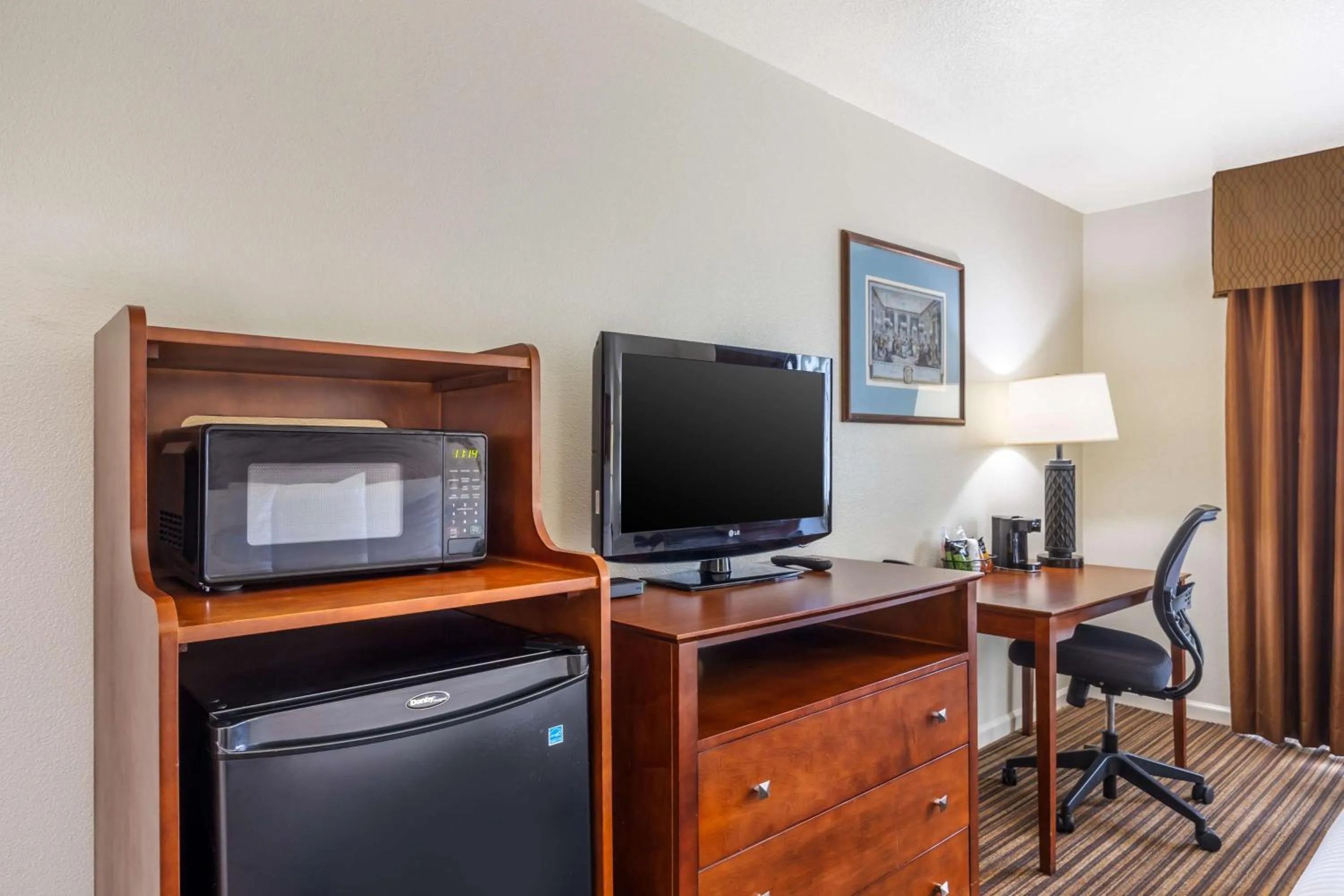 Bedroom in Best Western Capital City Inn