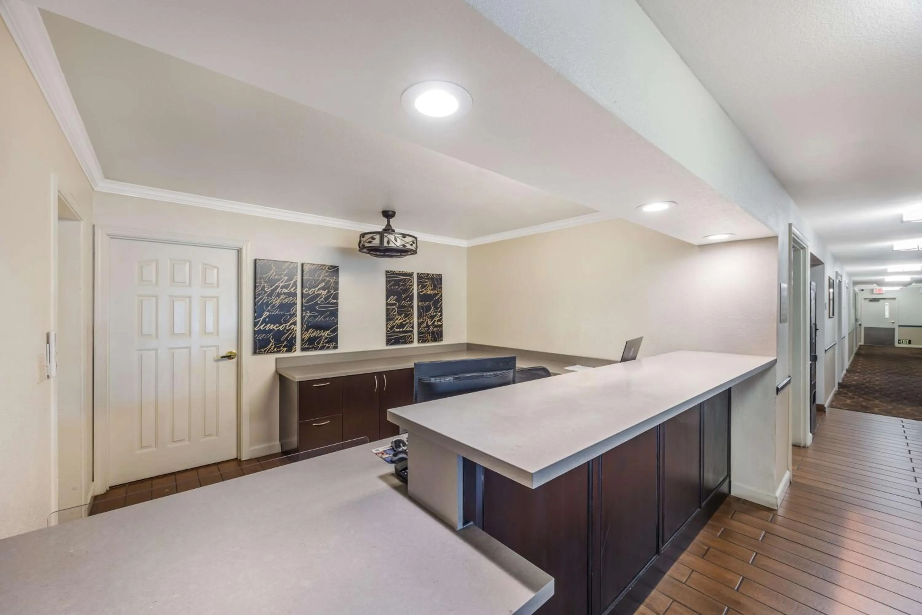 Lobby or reception, Bed in Best Western Capital City Inn