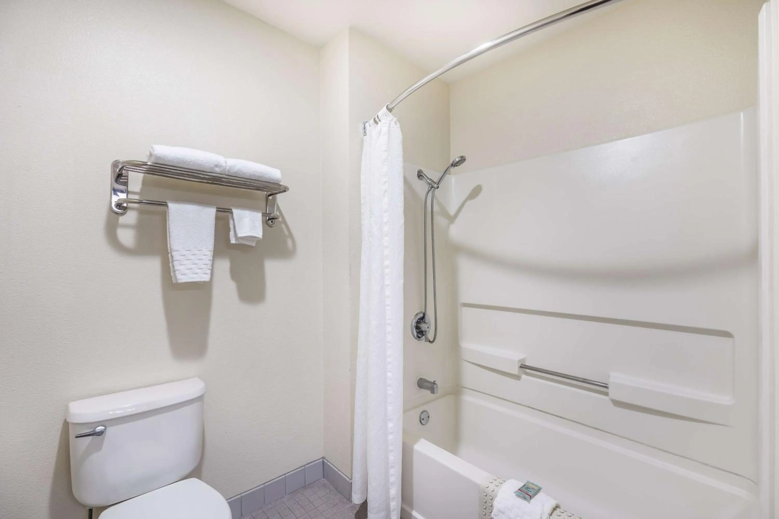 Bathroom in Best Western Capital City Inn