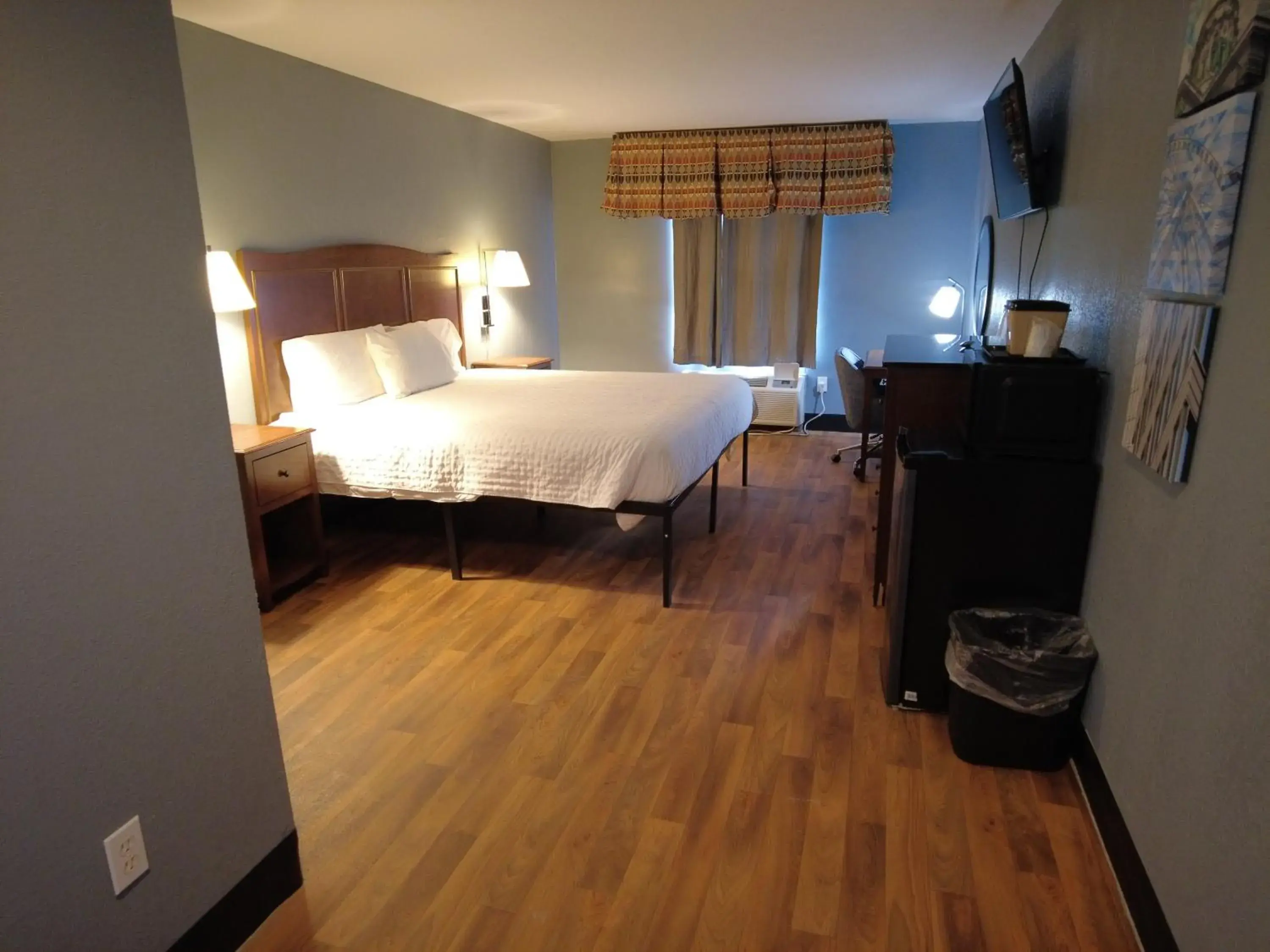 King Room - Non-Smoking in Americourt Hotel and Suites - Elizabethton King Room - Non-Smoking in Americourt Hotel and Suites - Elizabethton