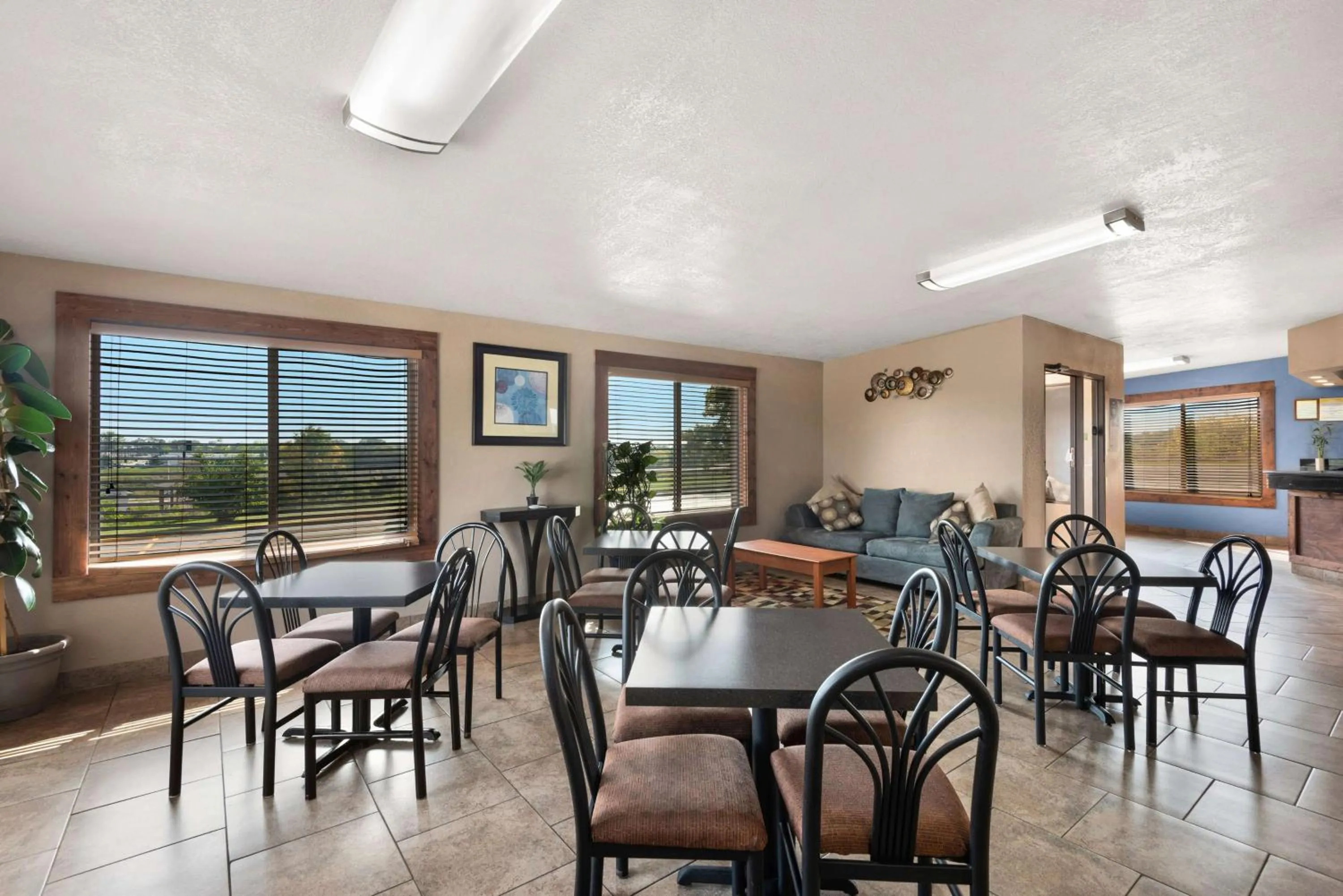 Restaurant/places to eat in Days Inn by Wyndham Newton