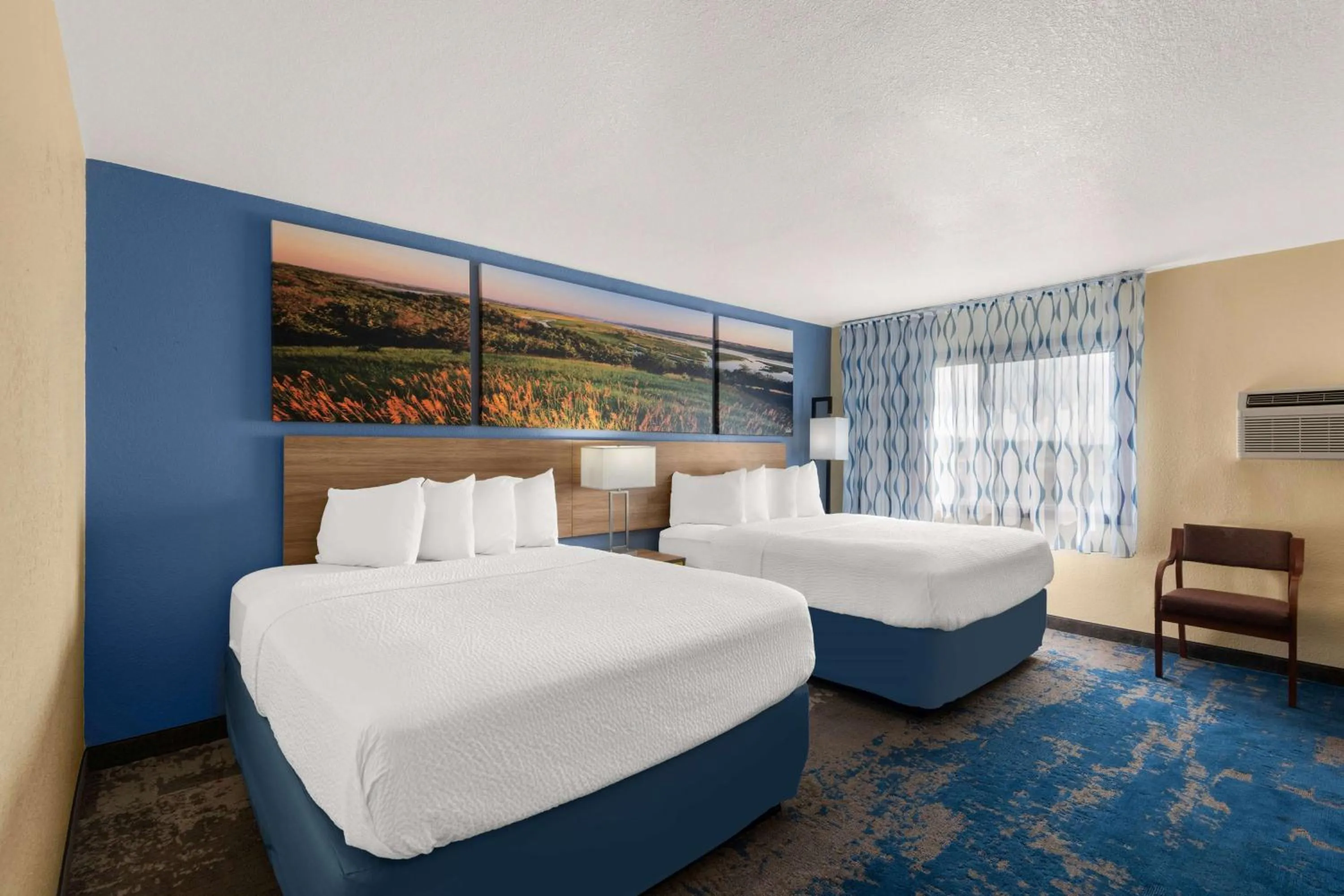 Photo of the whole room, Bed in Days Inn by Wyndham Newton