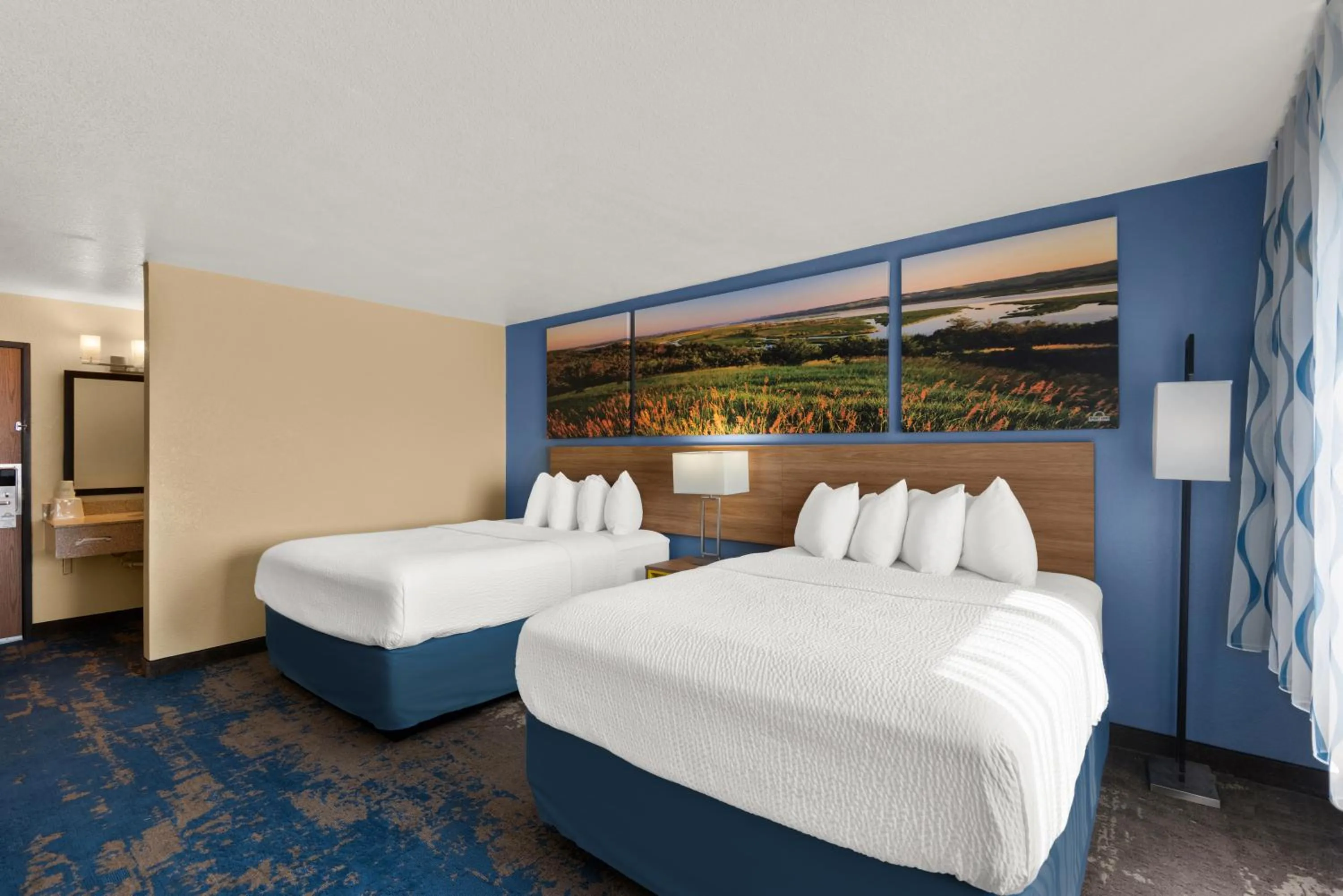 Photo of the whole room, Bed in Days Inn by Wyndham Newton