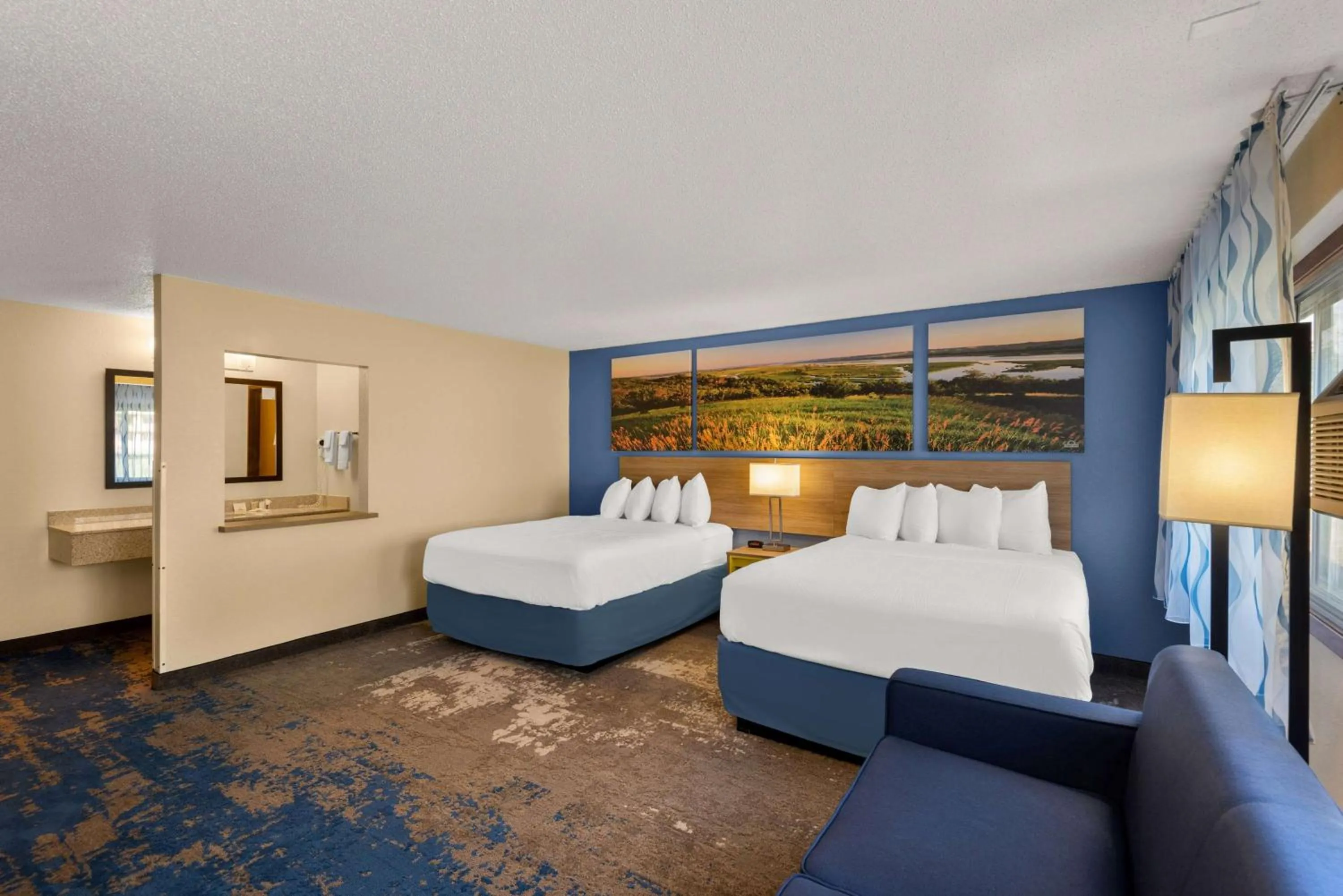 Photo of the whole room, Bed in Days Inn by Wyndham Newton