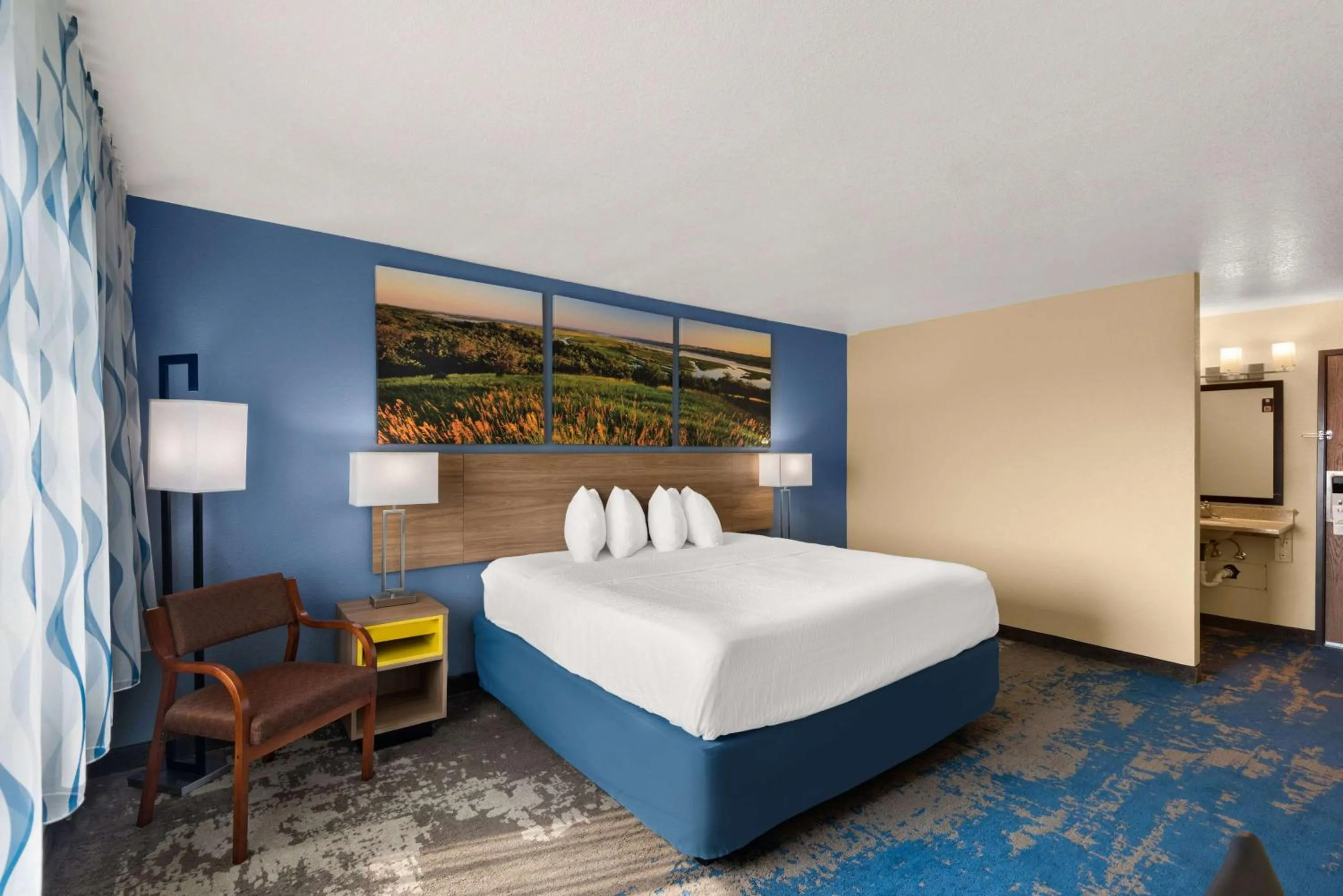 Photo of the whole room, Bed in Days Inn by Wyndham Newton