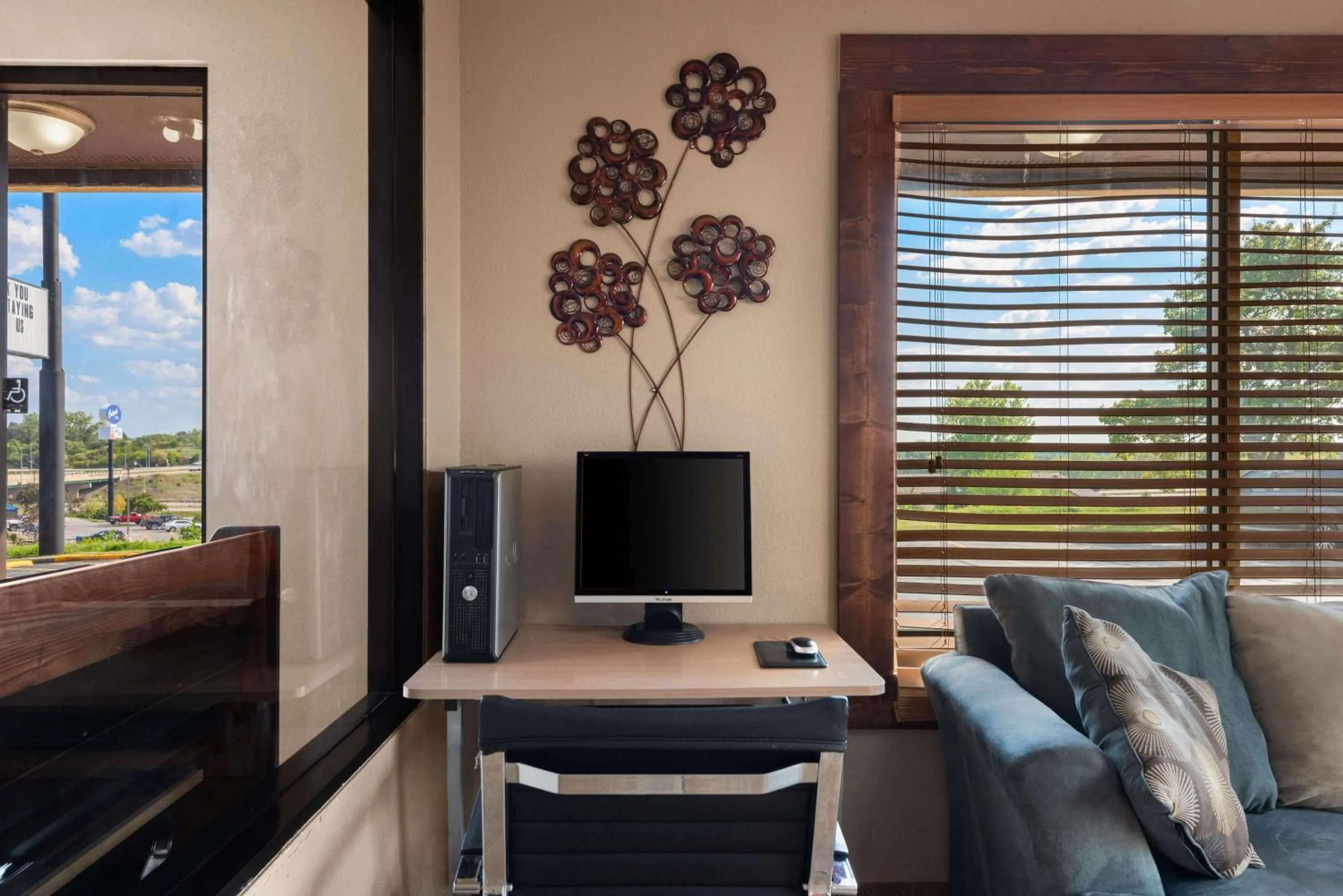 Food and drinks in Days Inn by Wyndham Newton